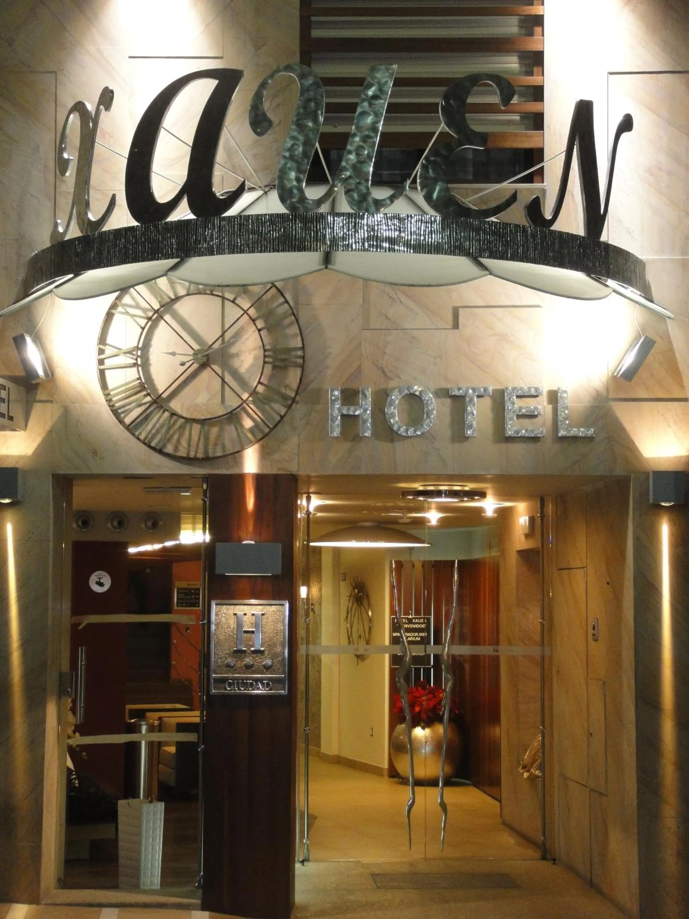 Logo/Certificate/Sign in HOTEL XAUEN en pleno centro con acceso autorizado y a 100m de la Catedral