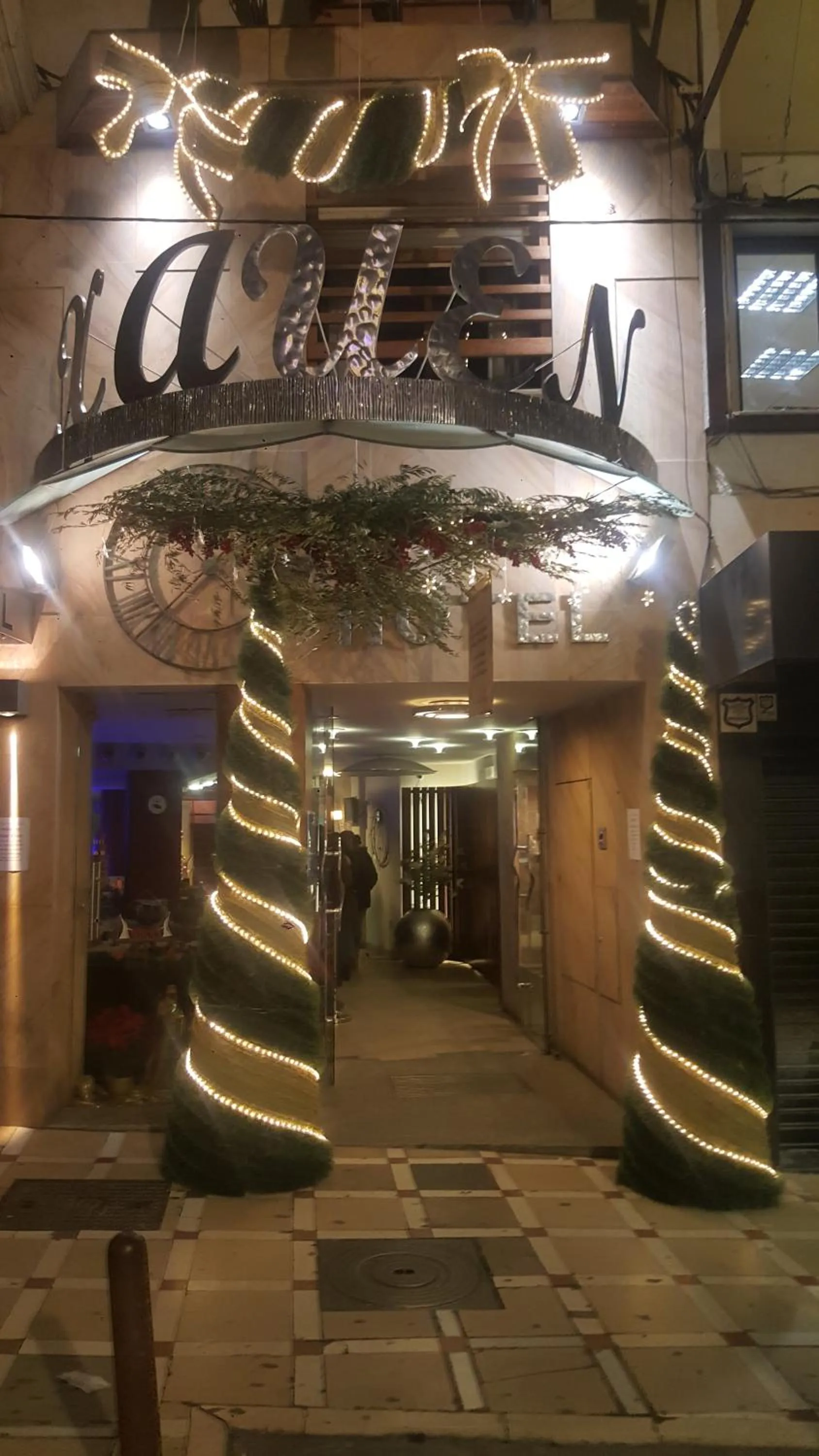 Facade/entrance in HOTEL XAUEN en pleno centro con acceso autorizado y a 100m de la Catedral