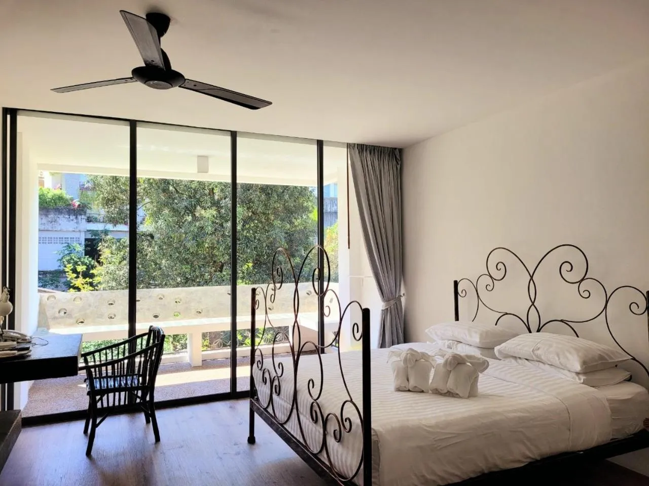 Balcony/Terrace, Bed in Surintra Boutique Resort