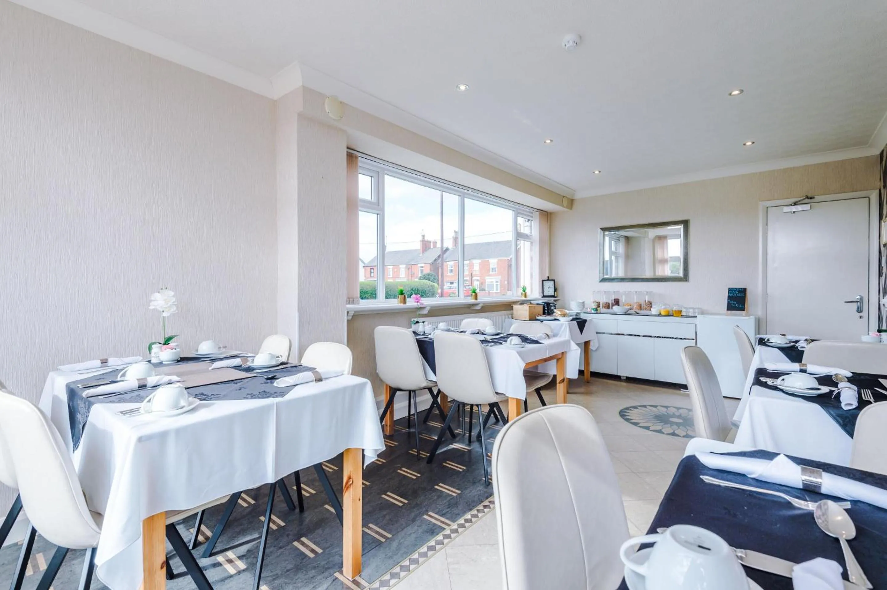 Restaurant/places to eat in Holcombe Guest House