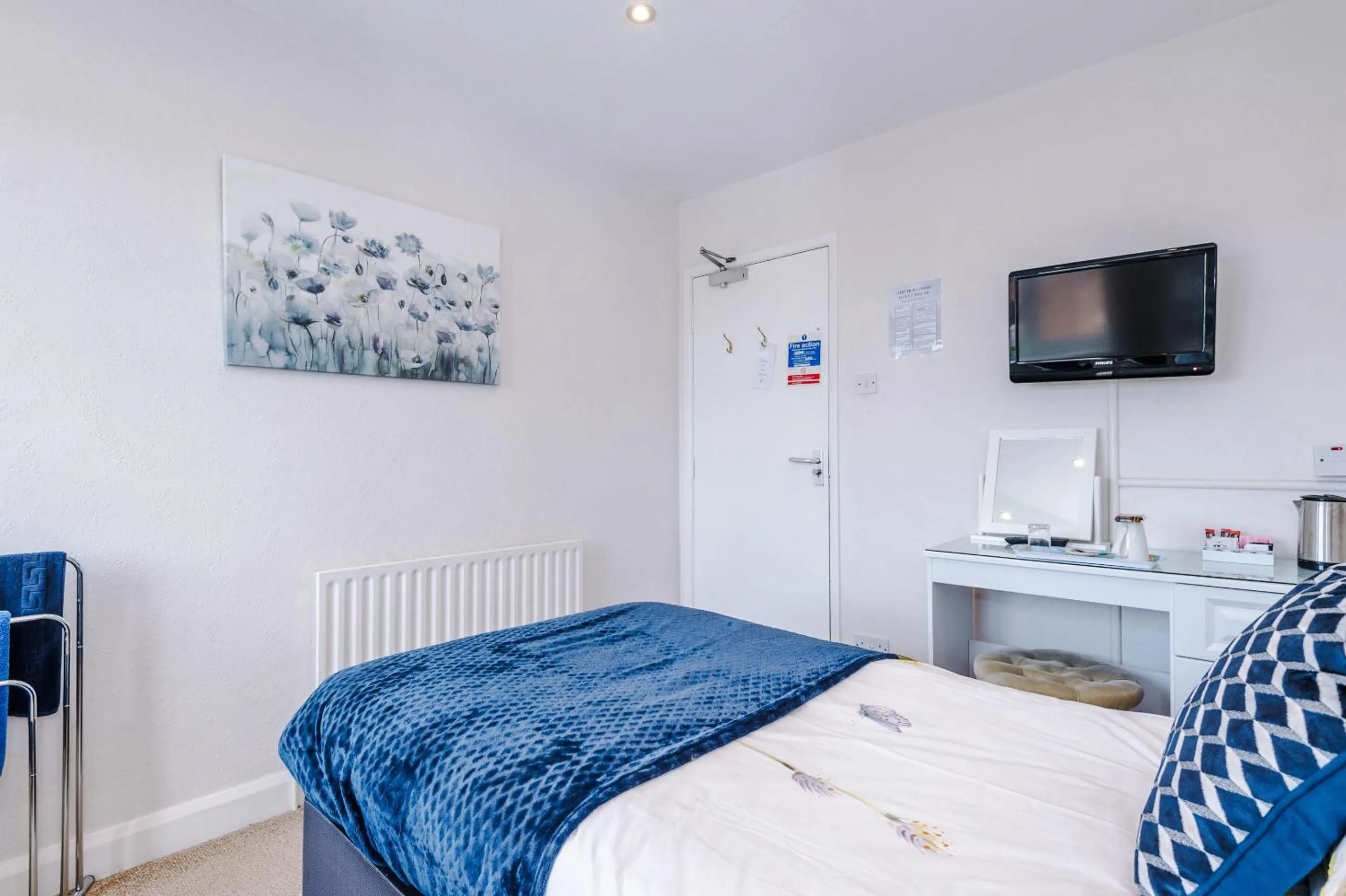 Bedroom, Bed in Holcombe Guest House