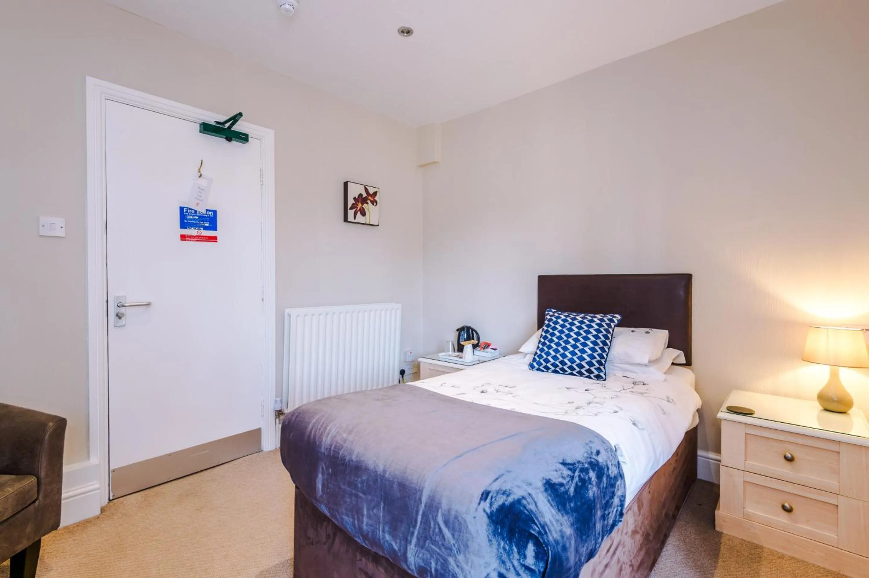 Bedroom, Bed in Holcombe Guest House