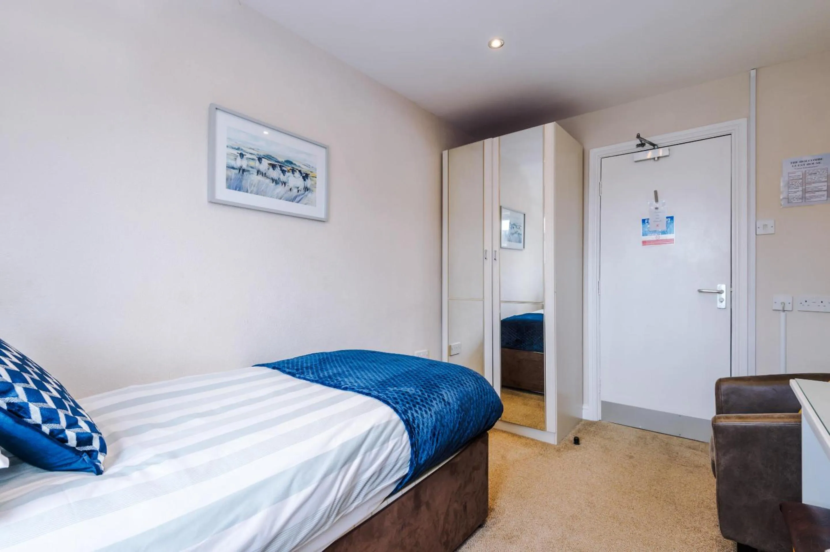 Bedroom, Bed in Holcombe Guest House