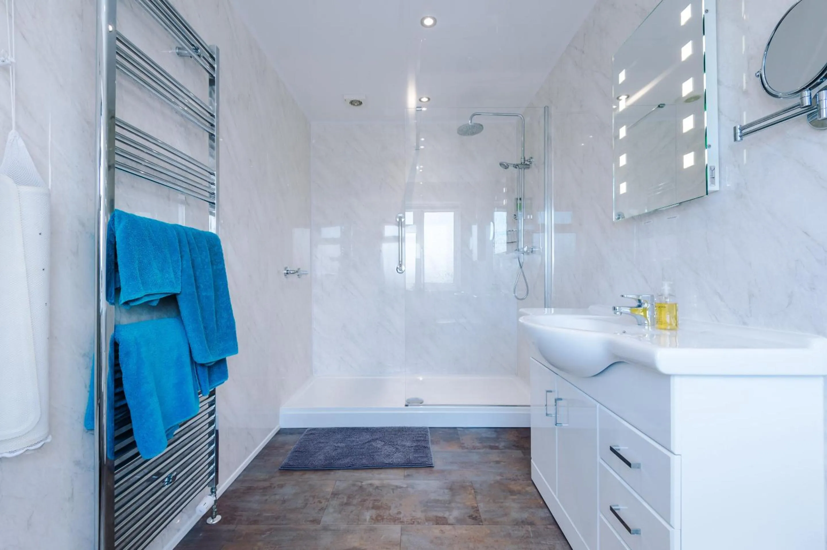 Bathroom in Holcombe Guest House