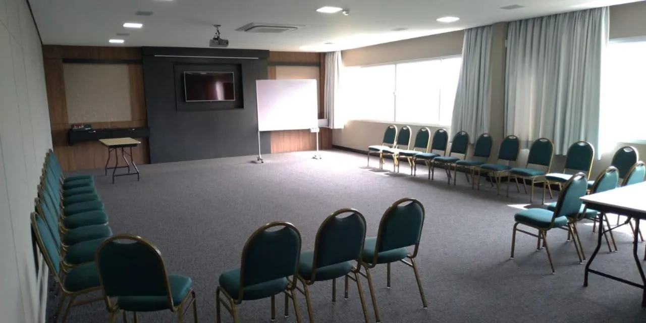 Meeting/conference room in Premium Vila Velha Ponta Grossa