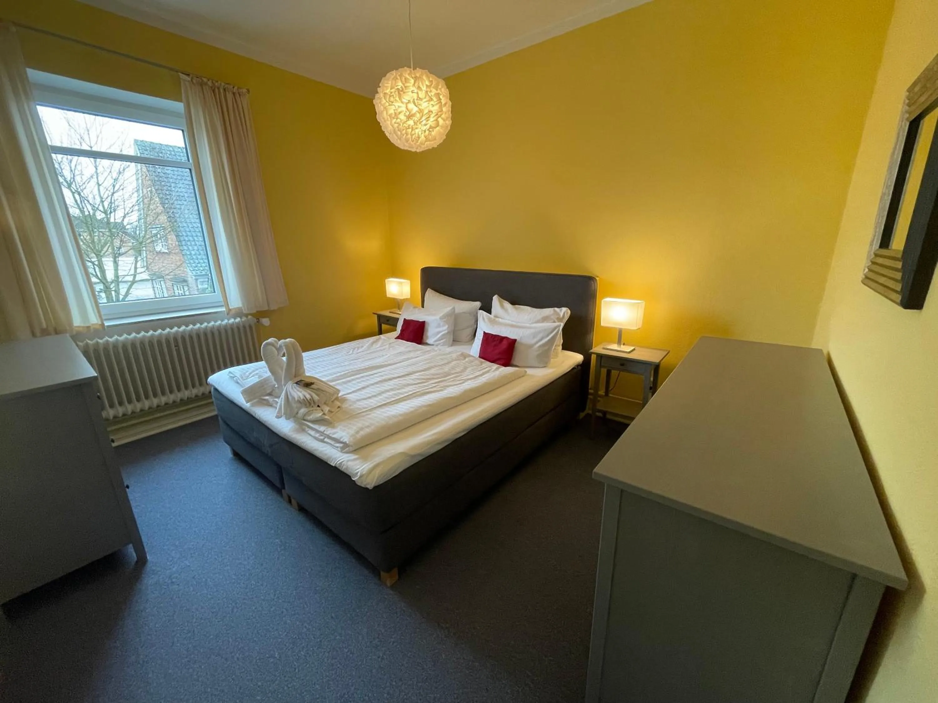 Bedroom, Bed in Schollers Restaurant & Hotel