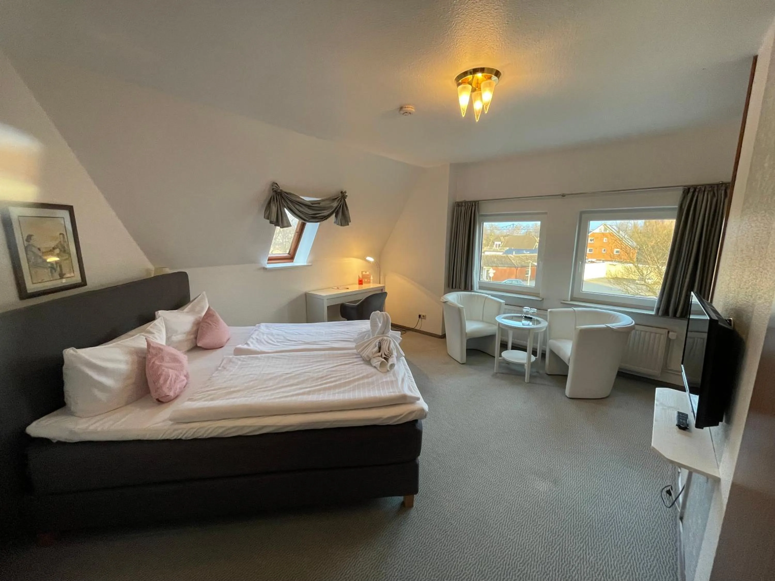 Photo of the whole room, Bed in Schollers Restaurant & Hotel