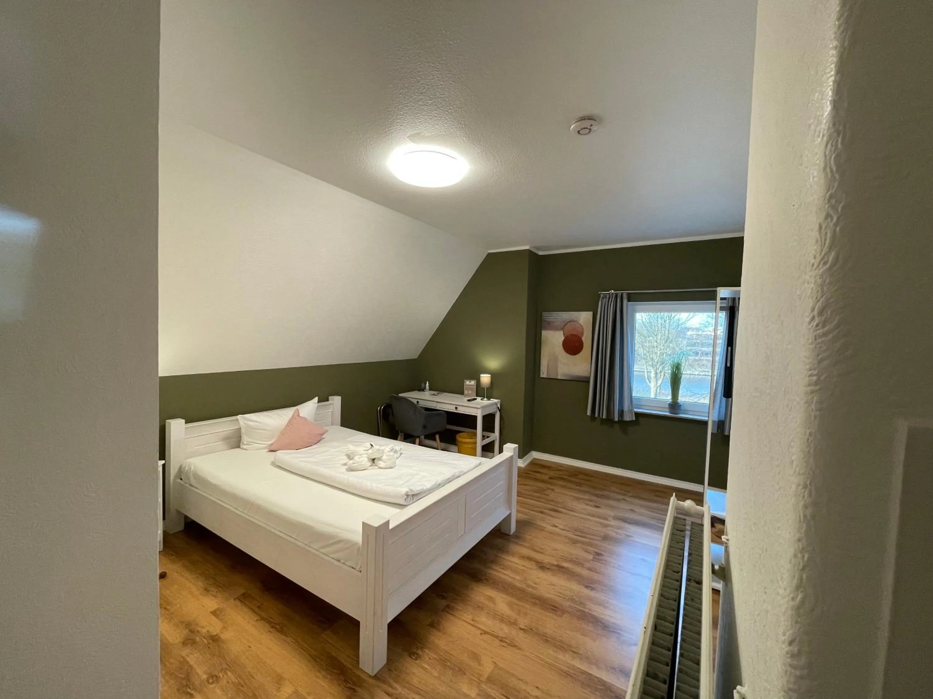 Photo of the whole room, Bed in Schollers Restaurant & Hotel