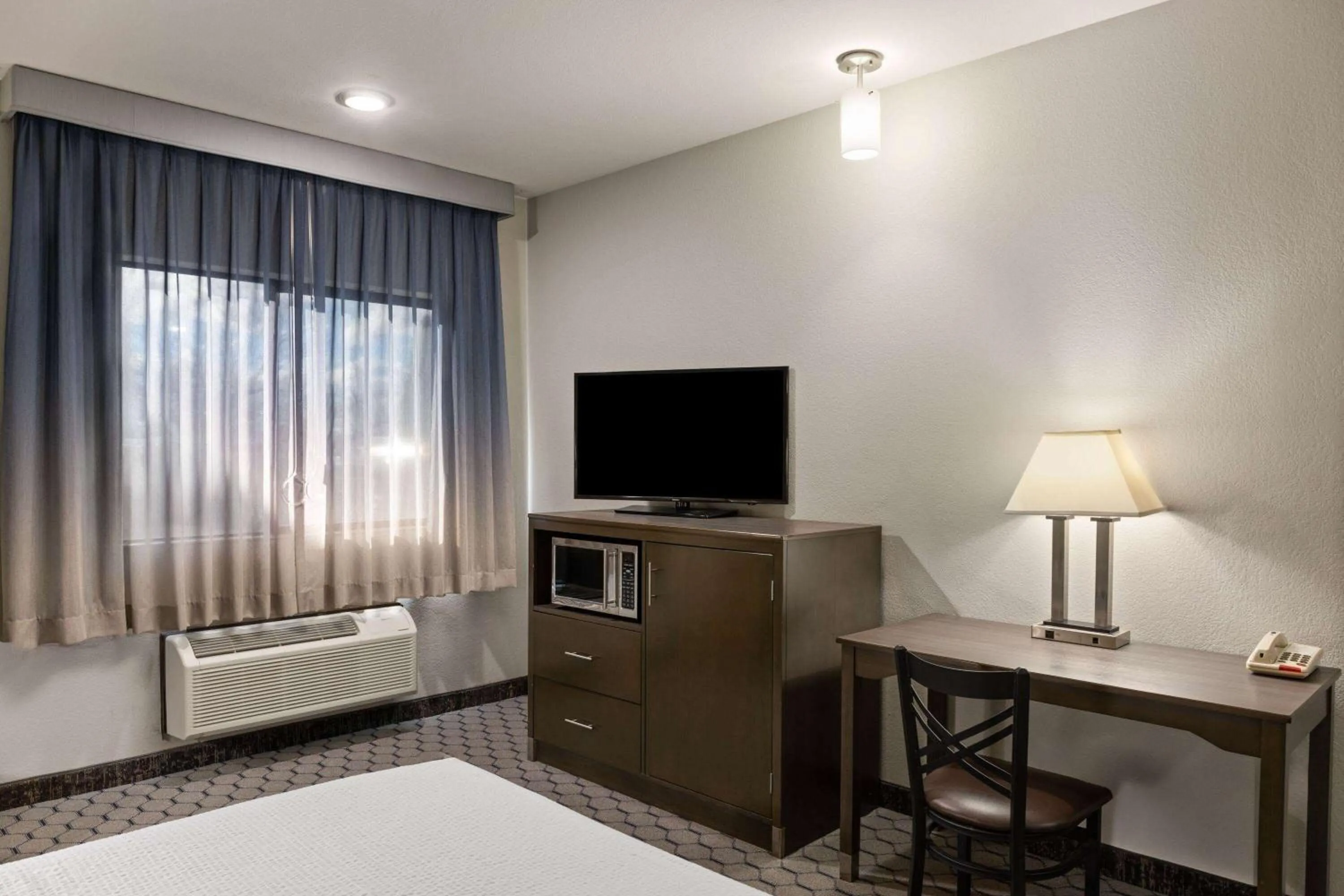 Photo of the whole room, Bed in Baymont by Wyndham Moses Lake