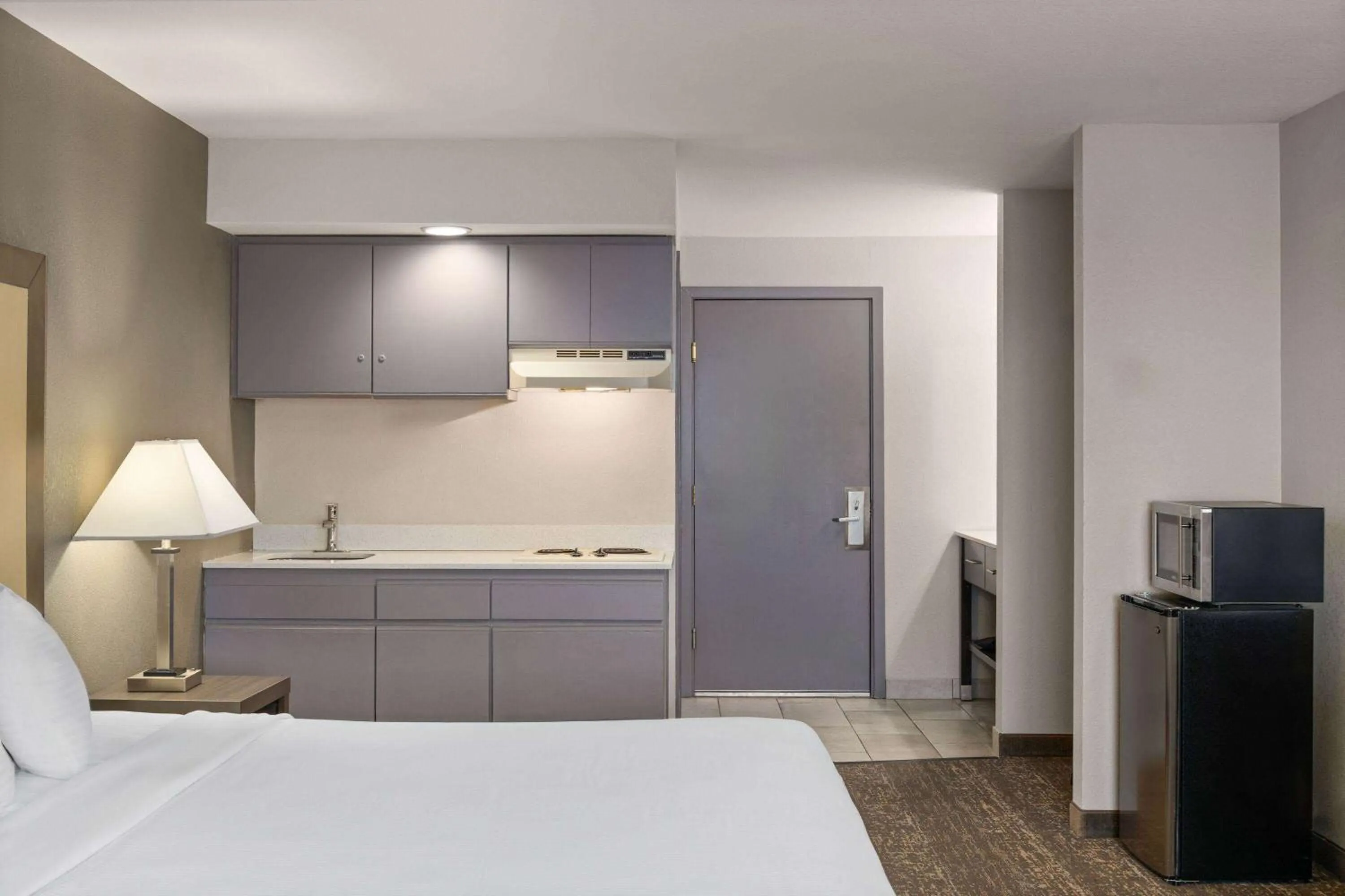 Photo of the whole room, Bed in Baymont by Wyndham Moses Lake