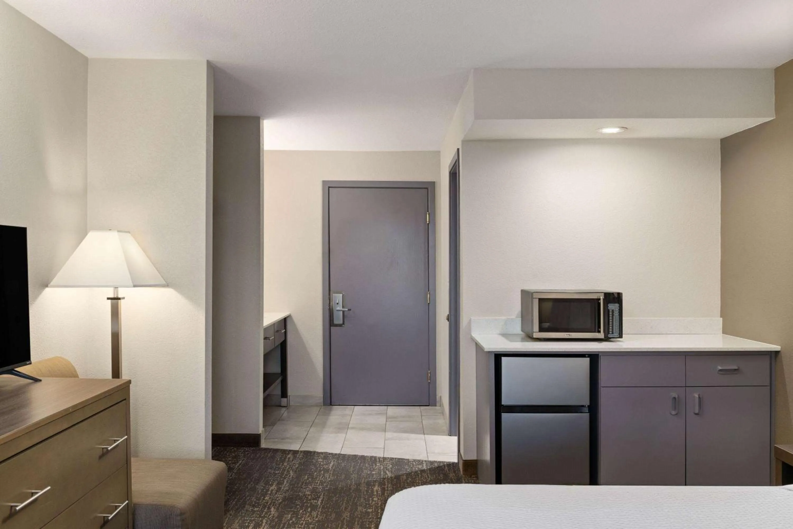 Photo of the whole room, Bed in Baymont by Wyndham Moses Lake