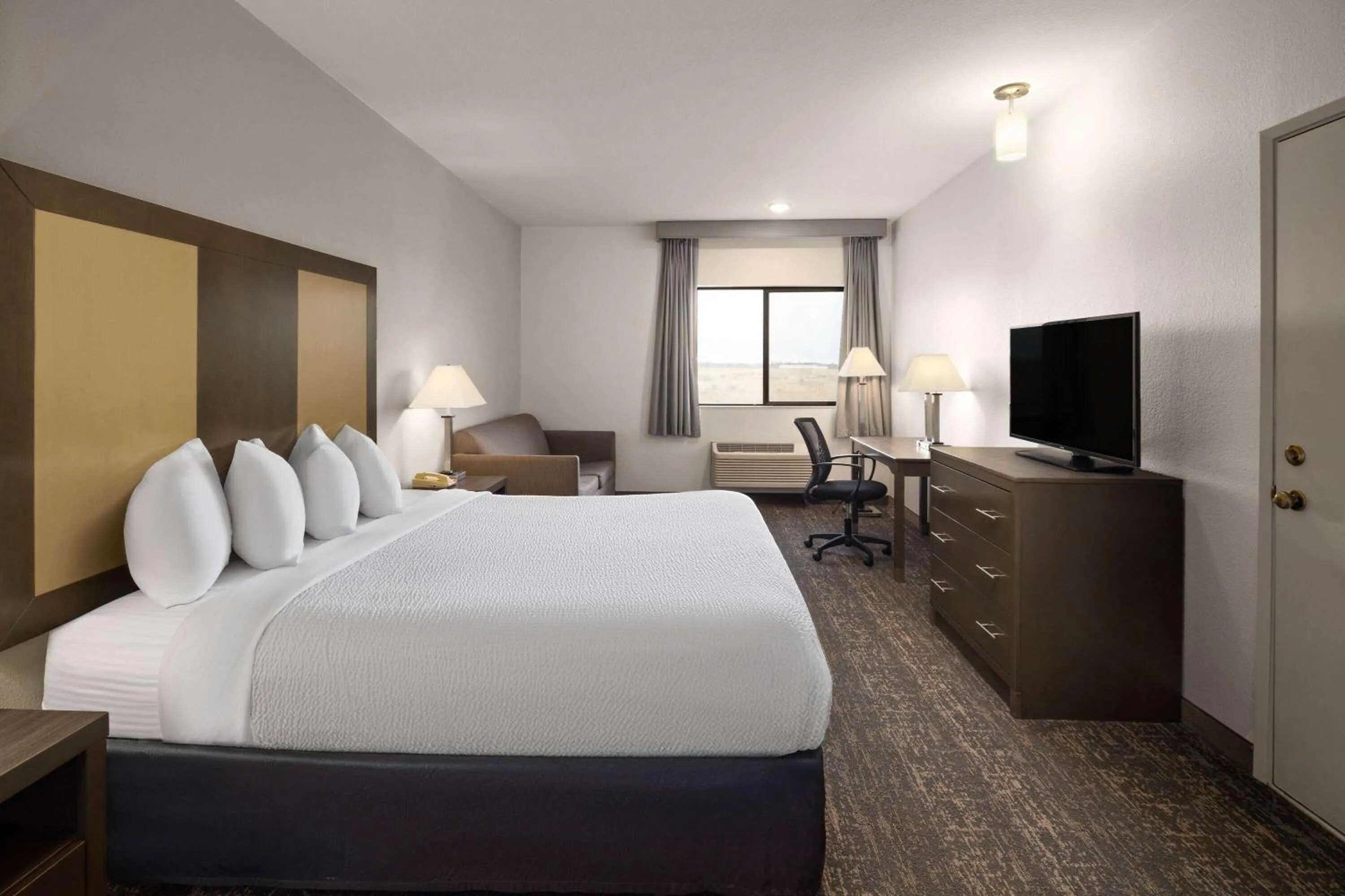 Photo of the whole room, Bed in Baymont by Wyndham Moses Lake