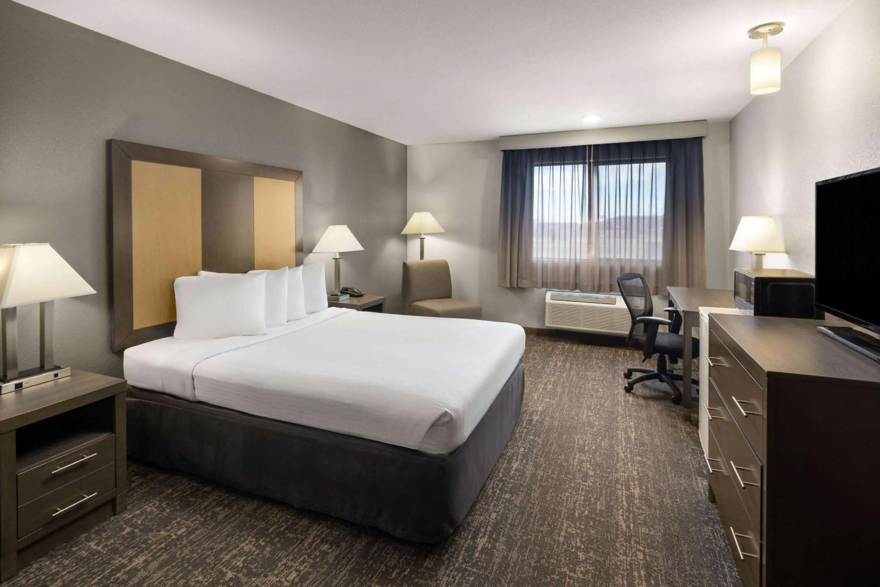 Photo of the whole room, Bed in Baymont by Wyndham Moses Lake