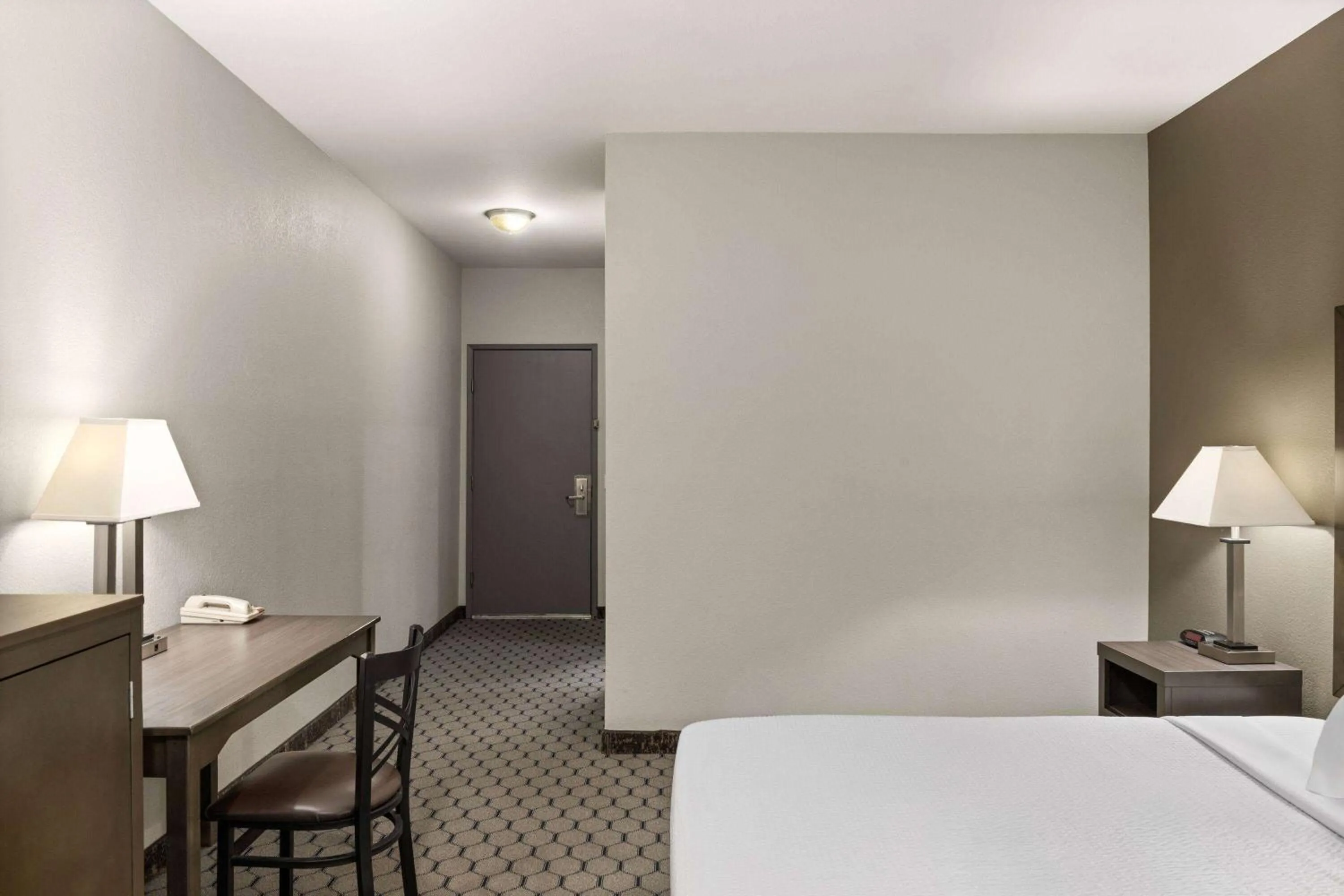 Photo of the whole room, Bed in Baymont by Wyndham Moses Lake