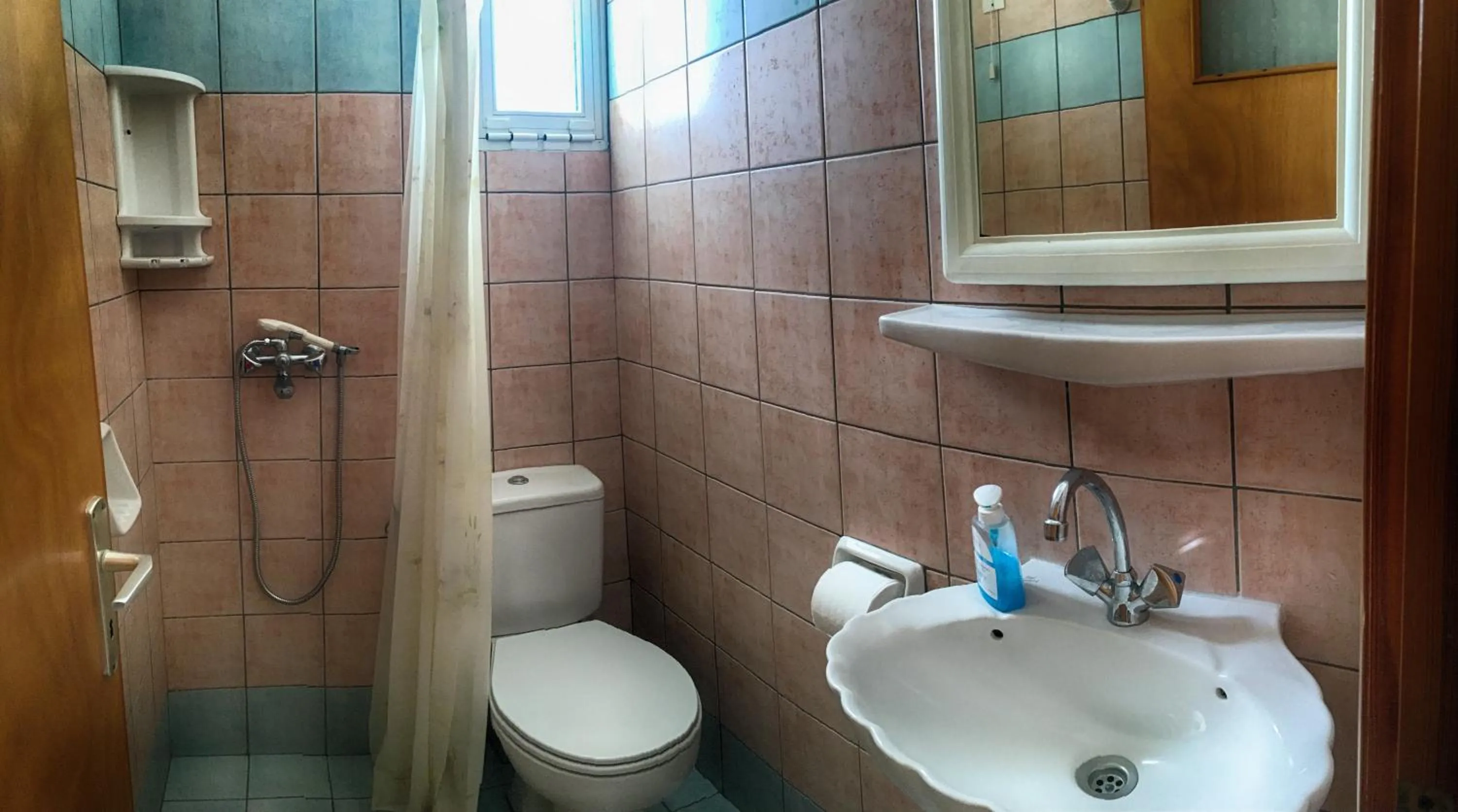 Shower in Hotel Helena