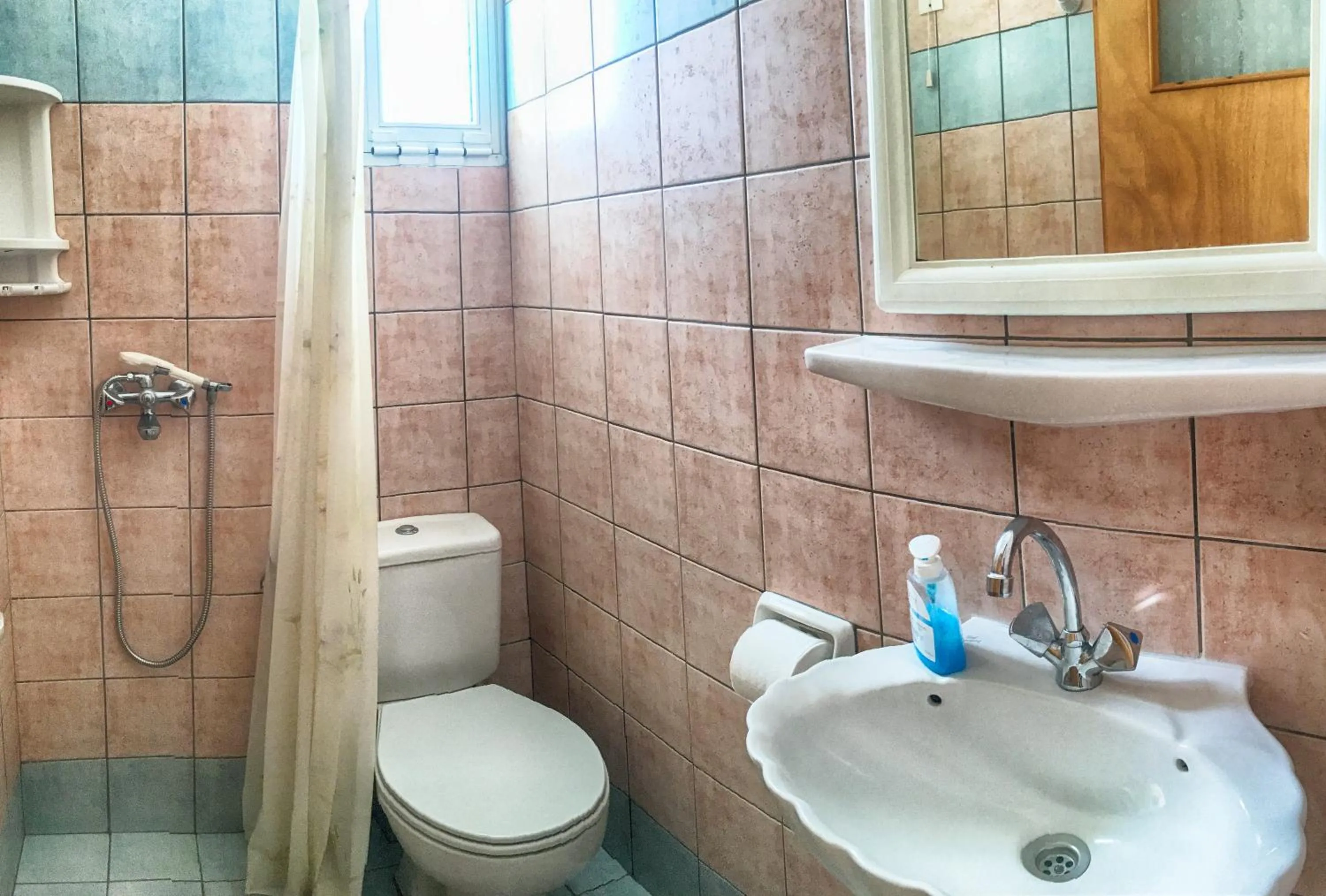 Shower in Hotel Helena