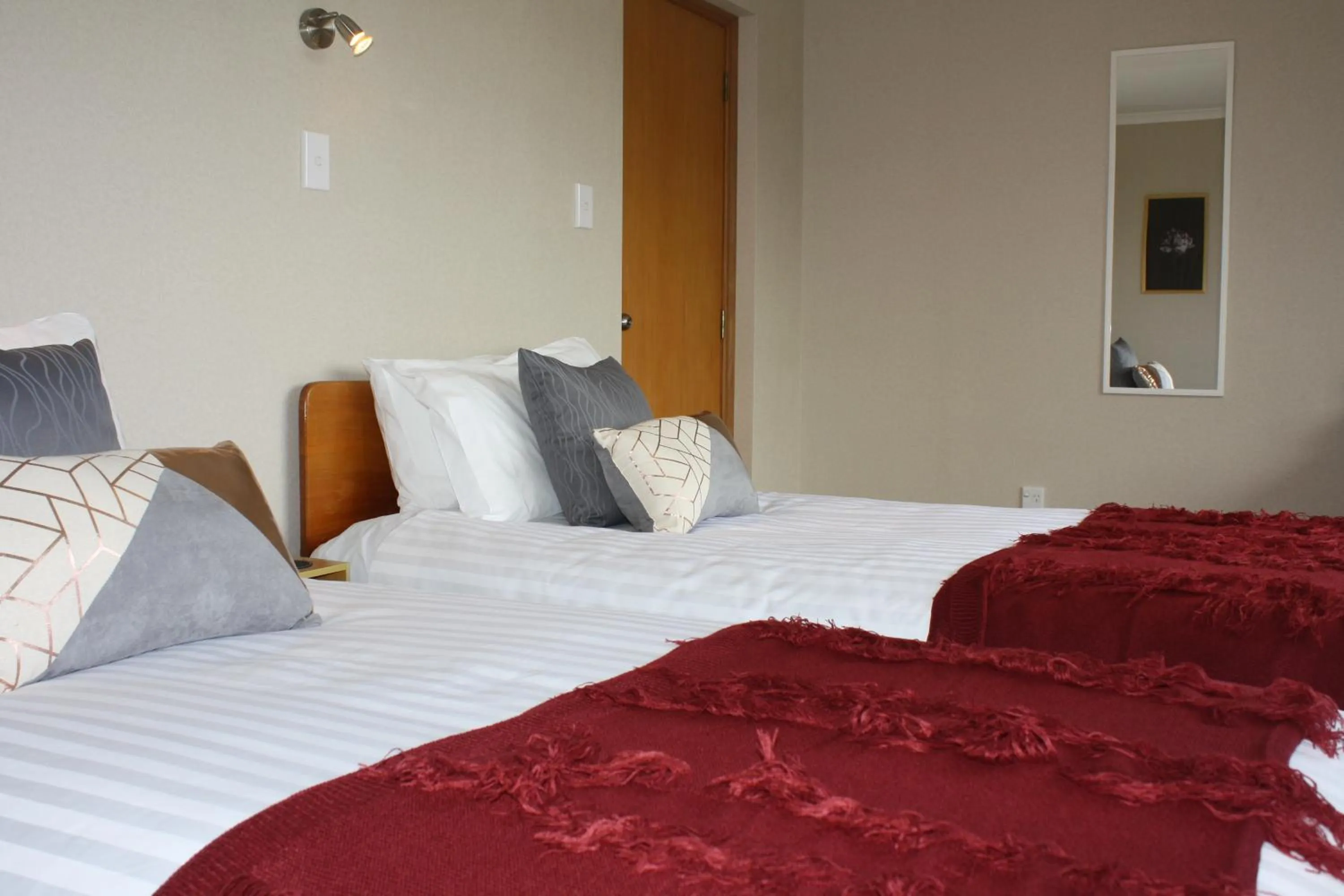 Photo of the whole room, Bed in Jenny's Bed & Breakfast