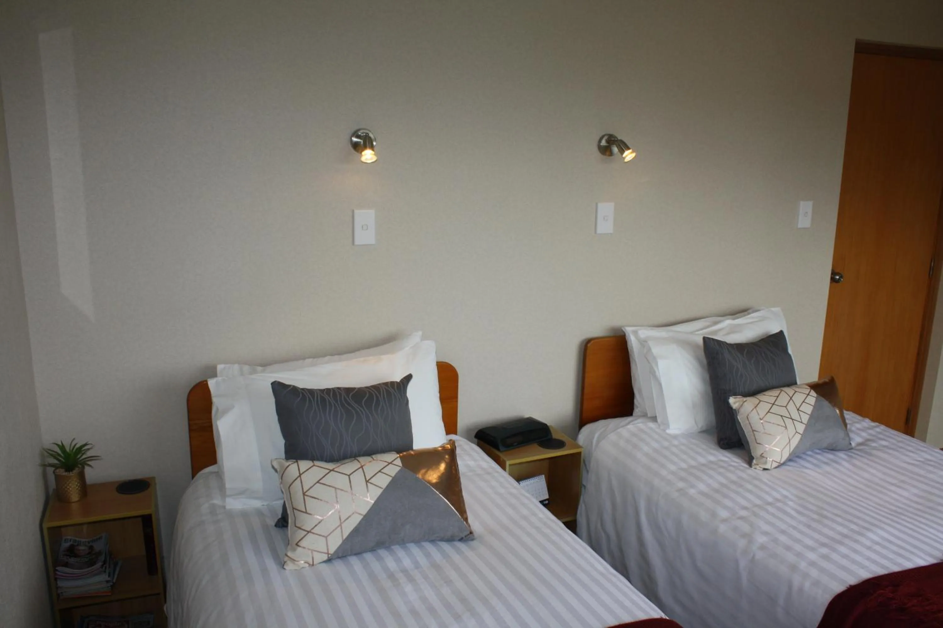 Photo of the whole room, Bed in Jenny's Bed & Breakfast