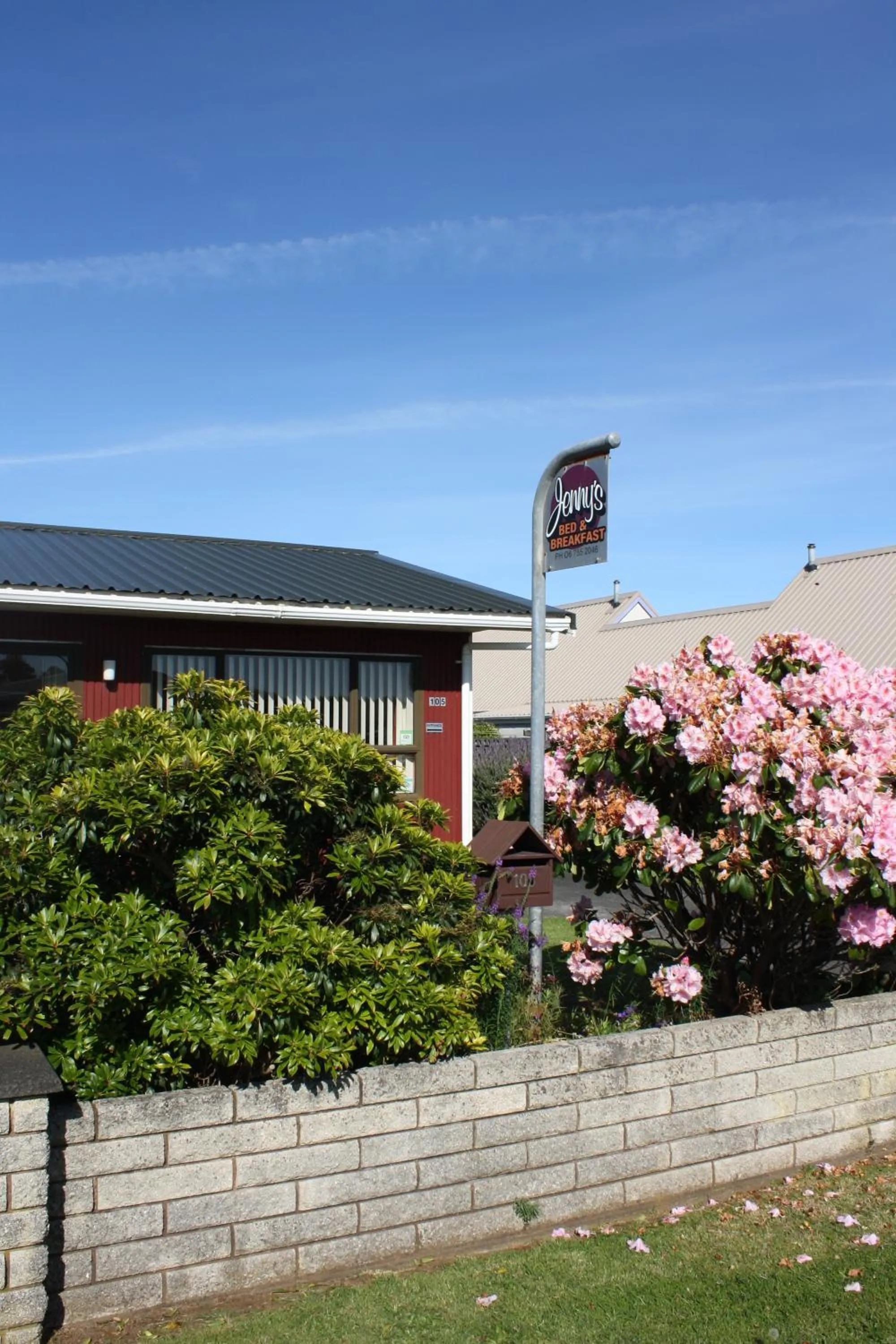 Property building in Jenny's Bed & Breakfast