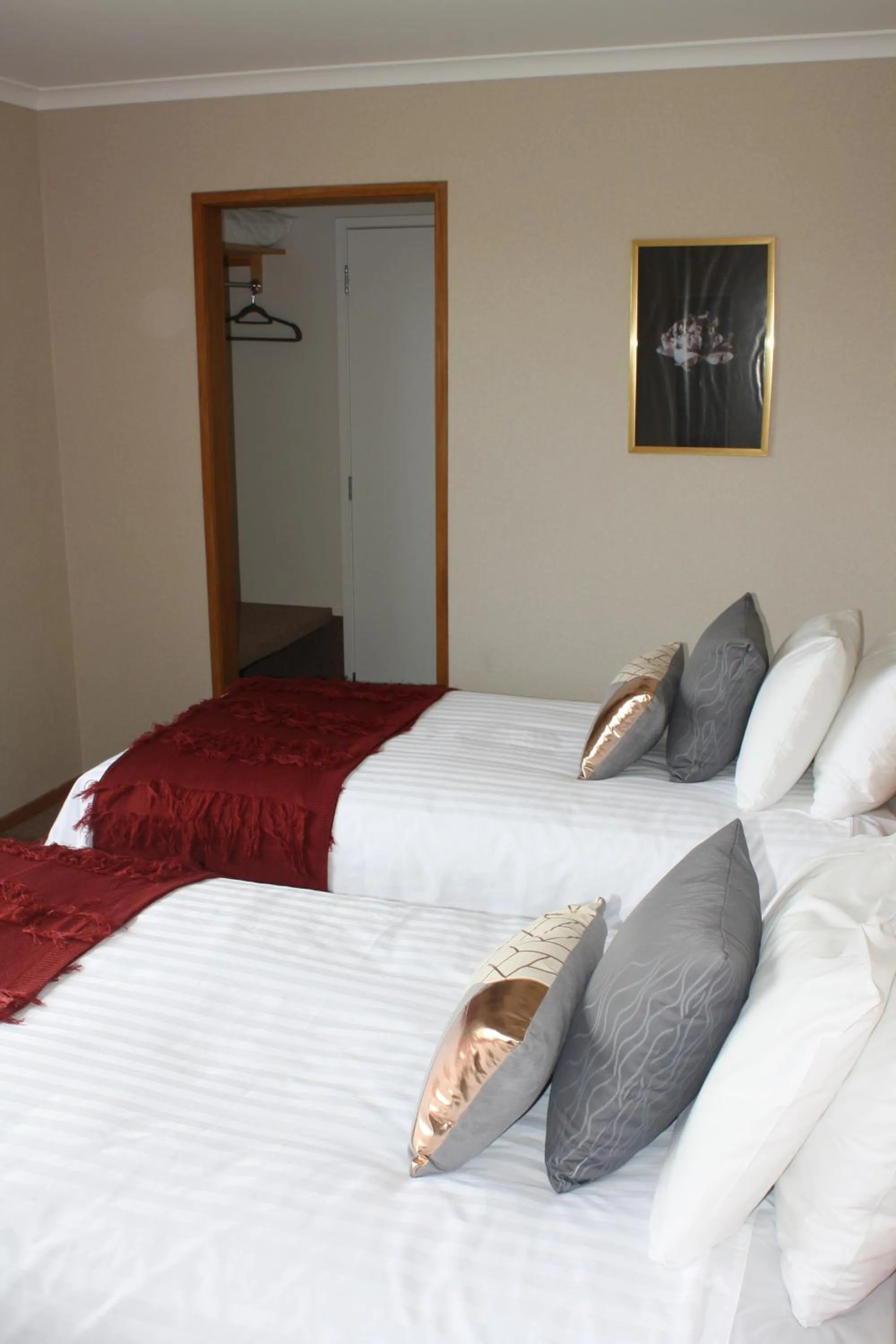 Photo of the whole room, Bed in Jenny's Bed & Breakfast