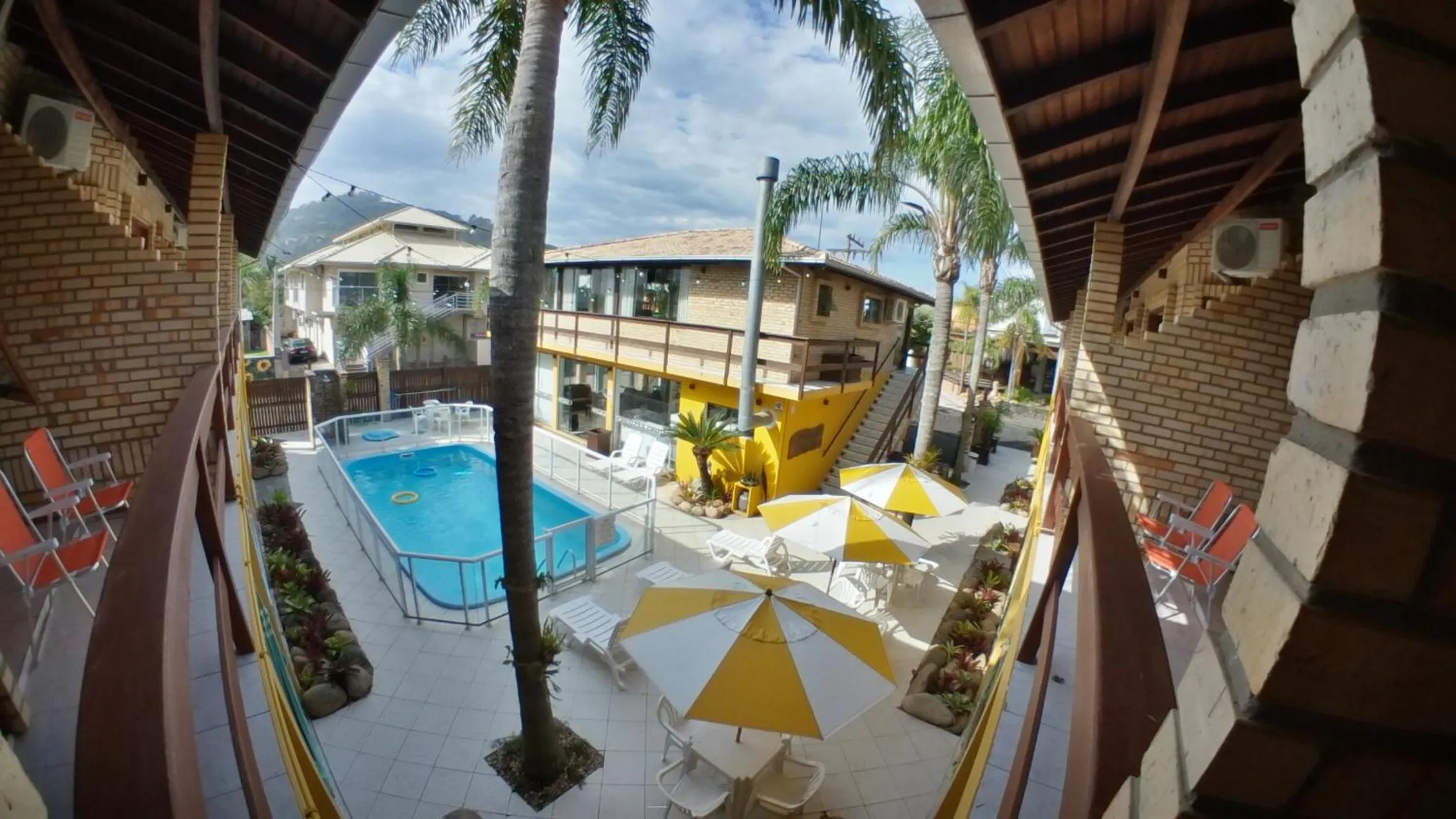 Family Room with Balcony in Pousada Maunaloa