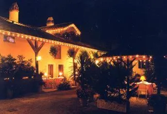 Night in Hostellerie Sarrasine, Mâcon Est - Teritoria