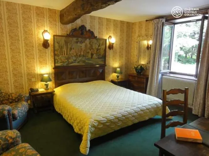 Photo of the whole room, Bed in Hostellerie Sarrasine, Mâcon Est - Teritoria