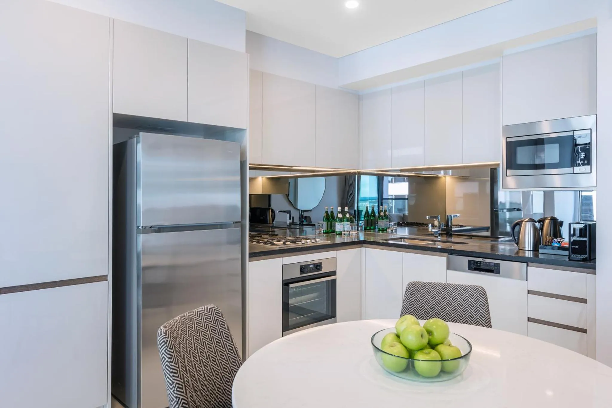 Kitchen or kitchenette in Meriton Suites Sussex Street, Sydney