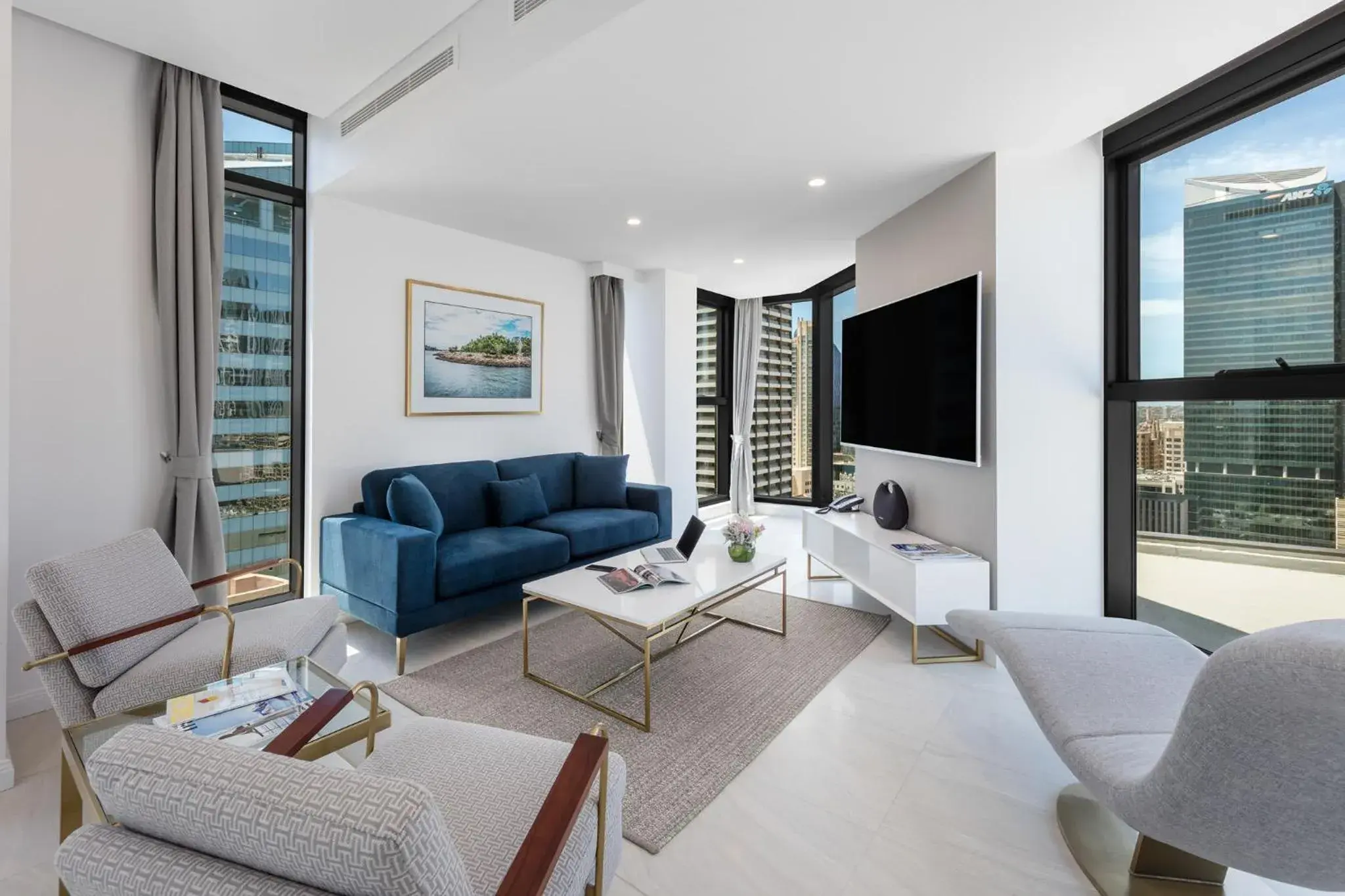 Three-Bedroom Grand Darling Penthouse in Meriton Suites Sussex Street, Sydney Three-Bedroom Grand Darling Penthouse in Meriton Suites Sussex Street, Sydney
