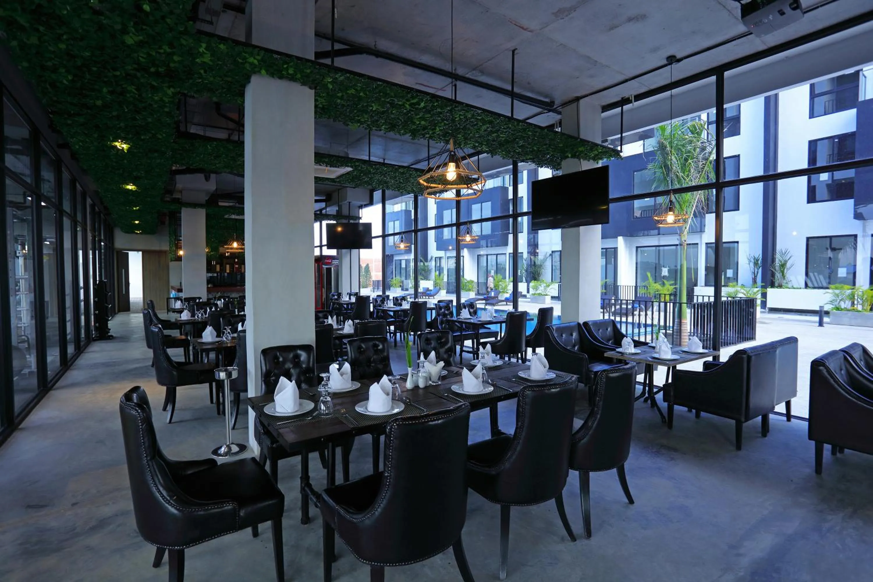Restaurant/places to eat in Eco Garden Residences
