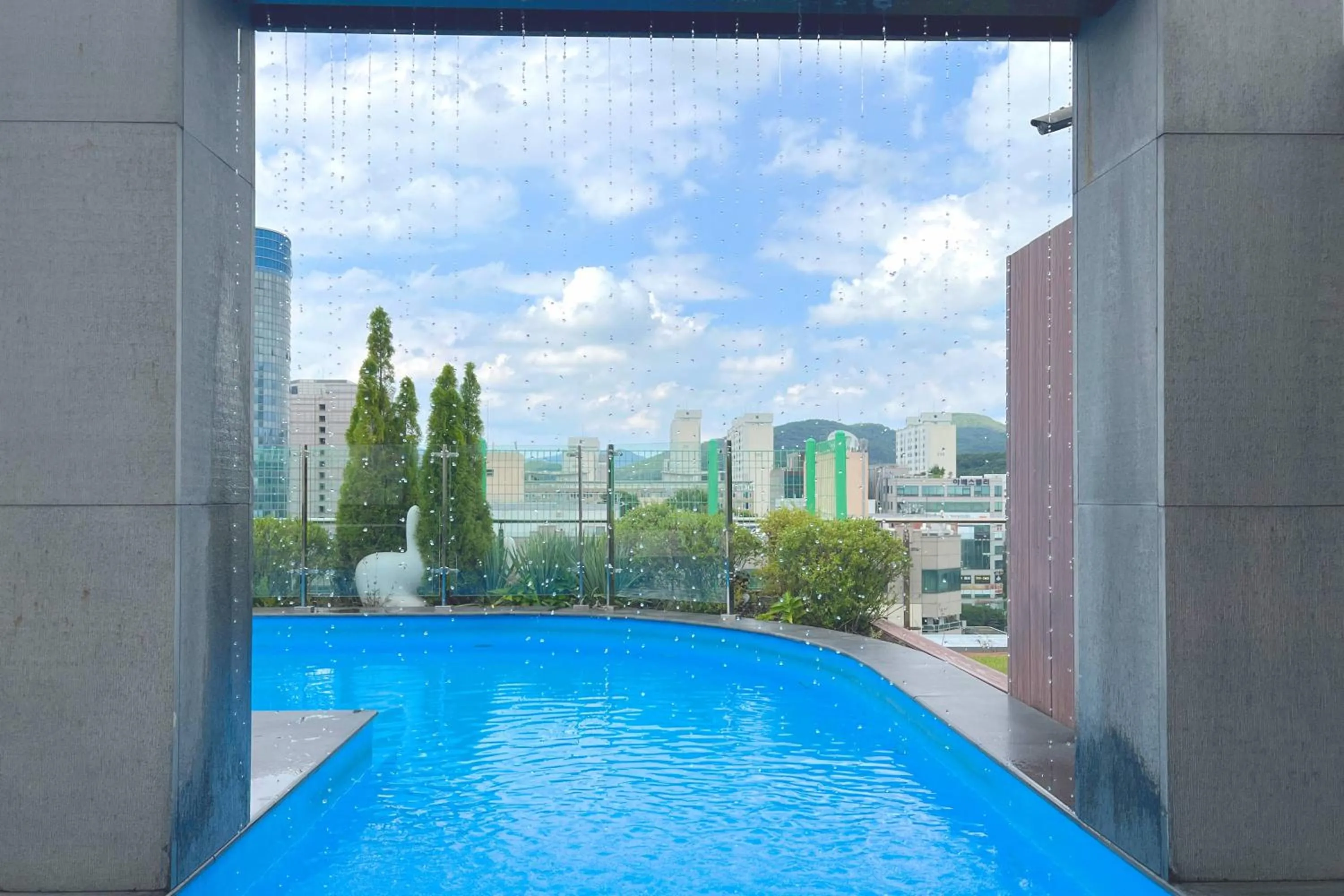 Swimming pool in Hotel Skypark Central Seoul Pangyo