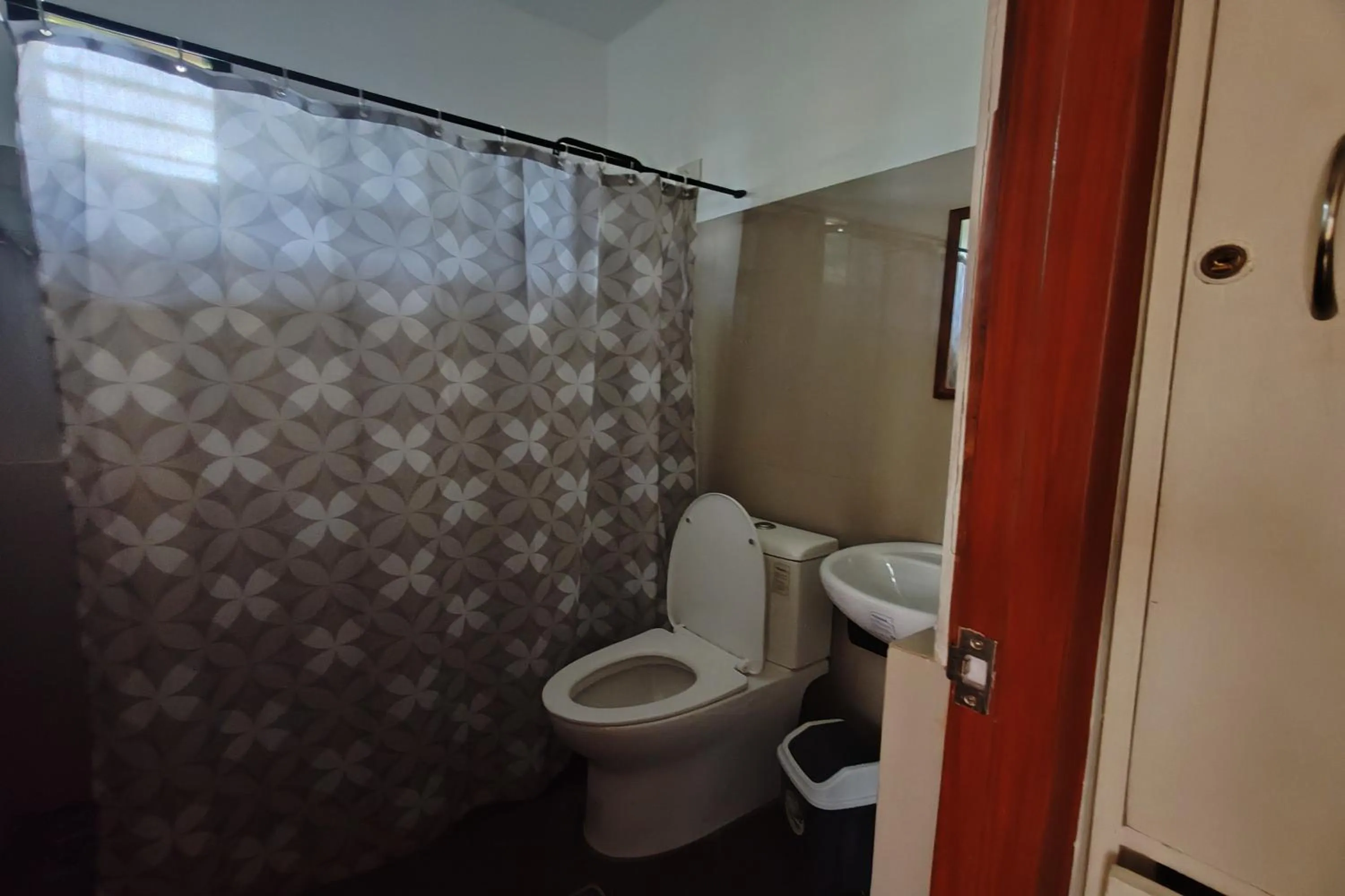 Bathroom in Intoy's Place Panglao near Beach