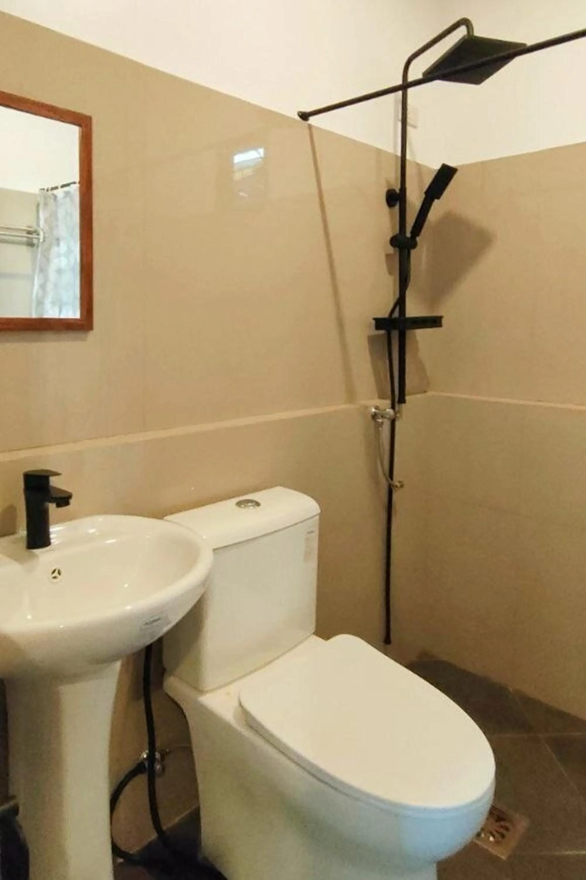 Bathroom in Intoy's Place Panglao near Beach