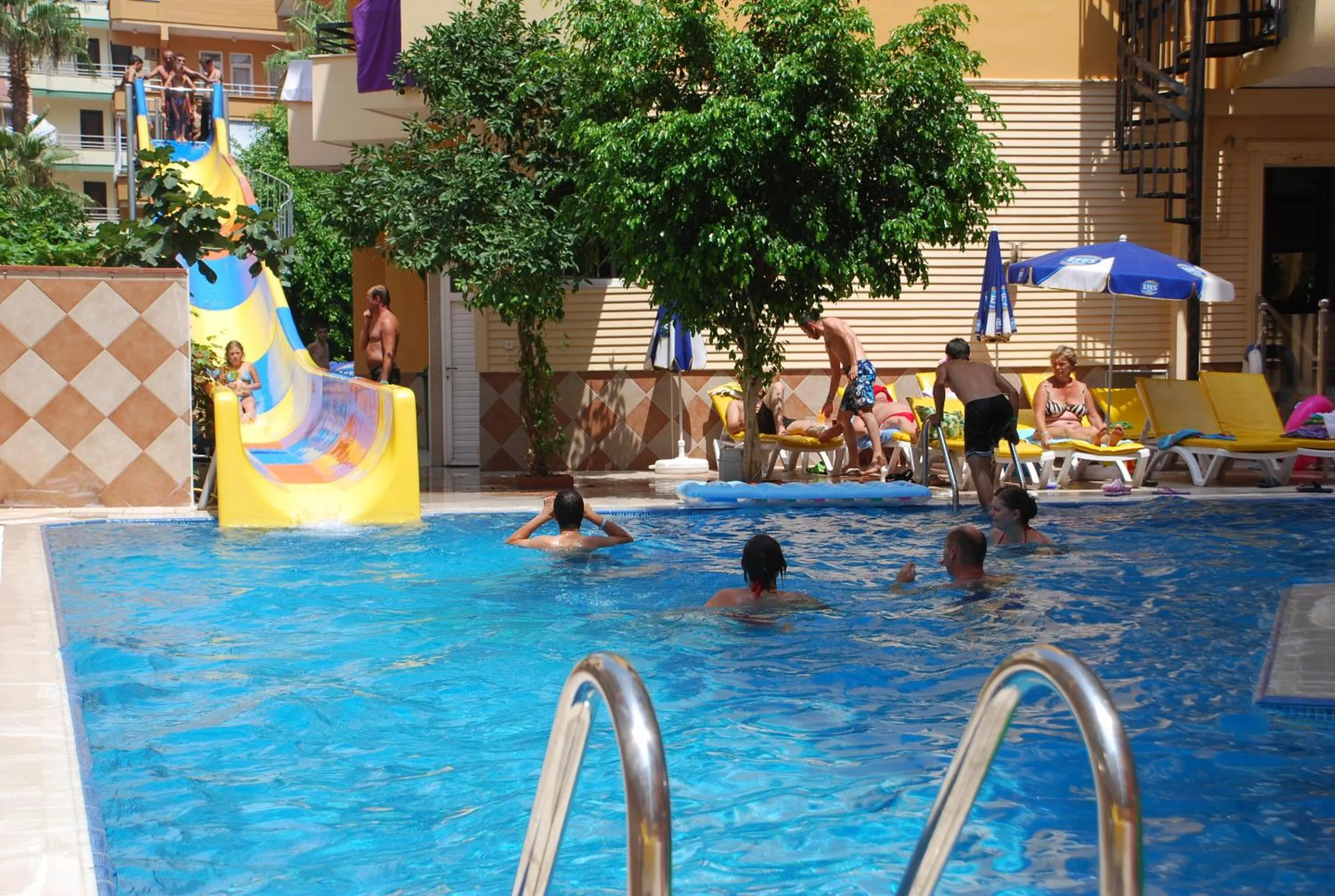 Swimming pool in Kleopatra Ikiz Hotel