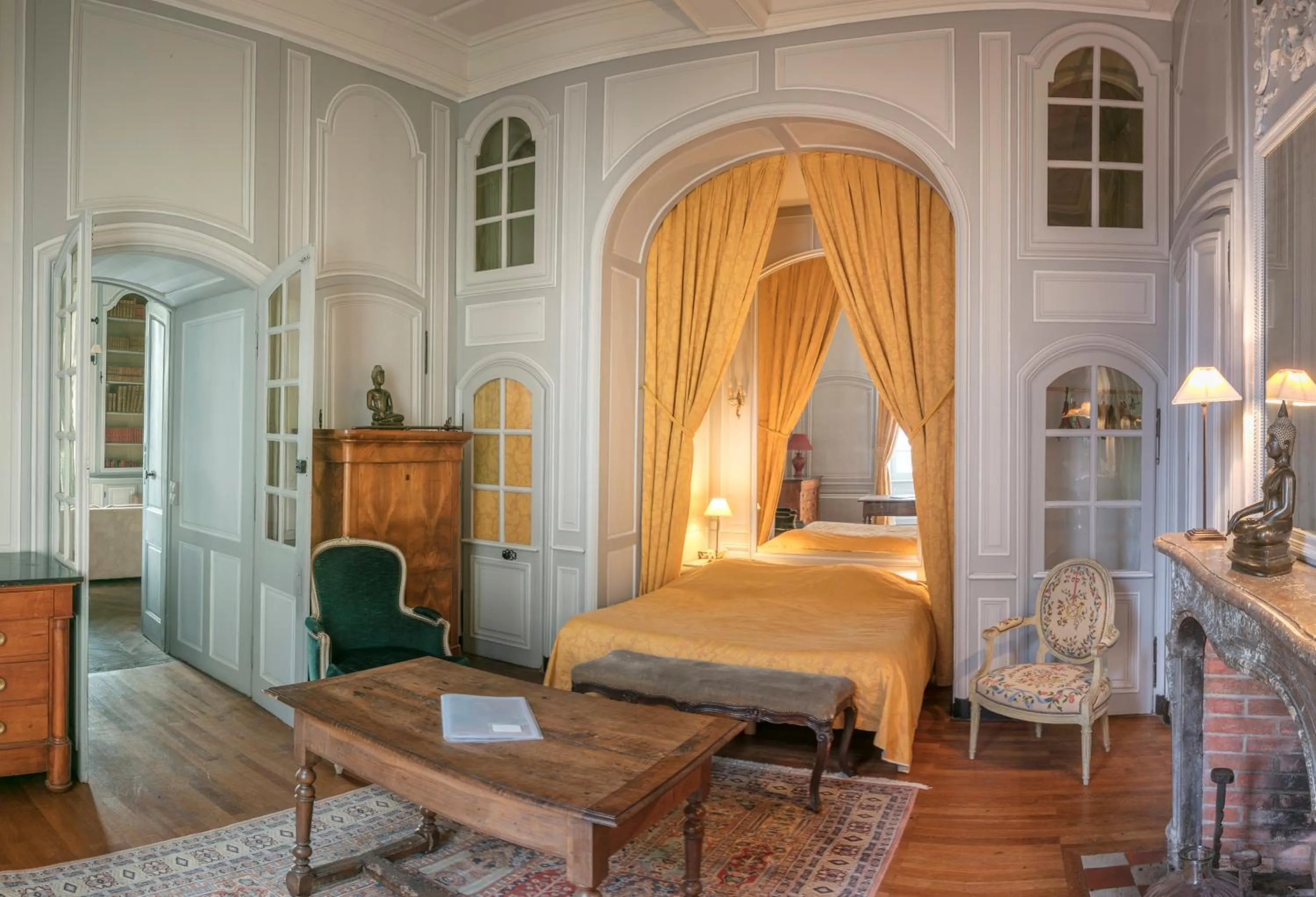 Bed in Chambres d'hôtes au Château de Gizeux