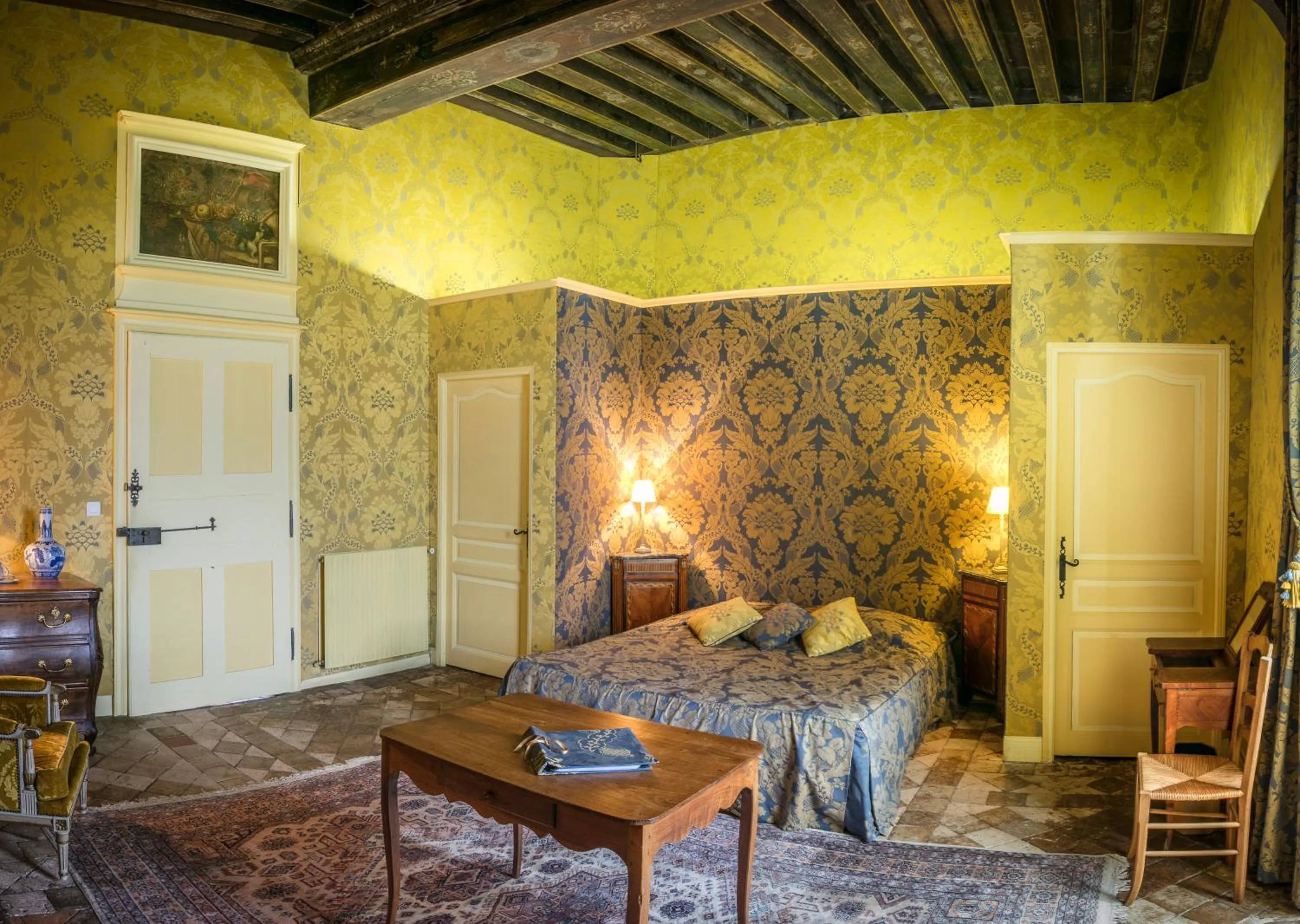 Bed in Chambres d'hôtes au Château de Gizeux