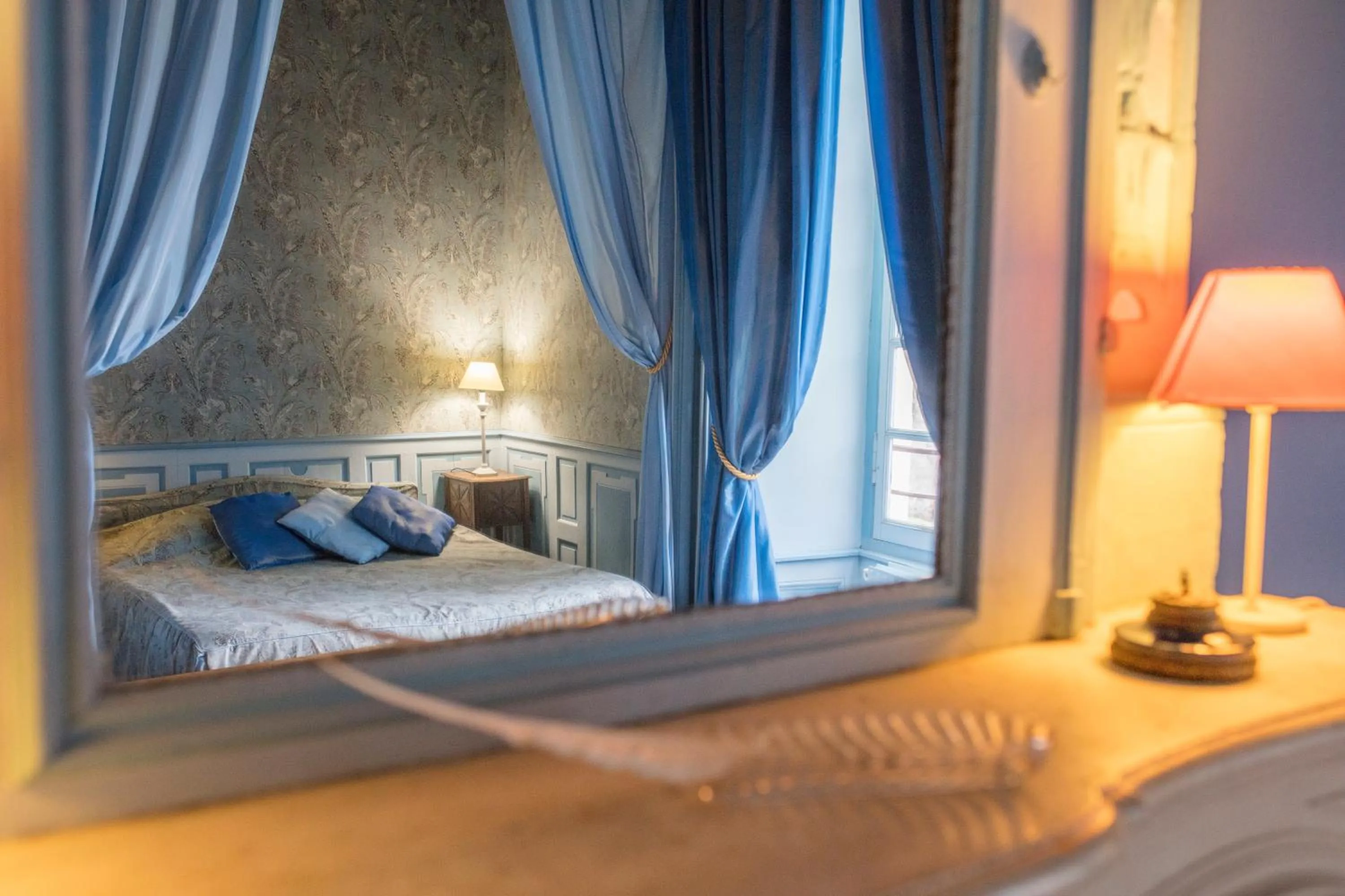 Bed in Chambres d'hôtes au Château de Gizeux