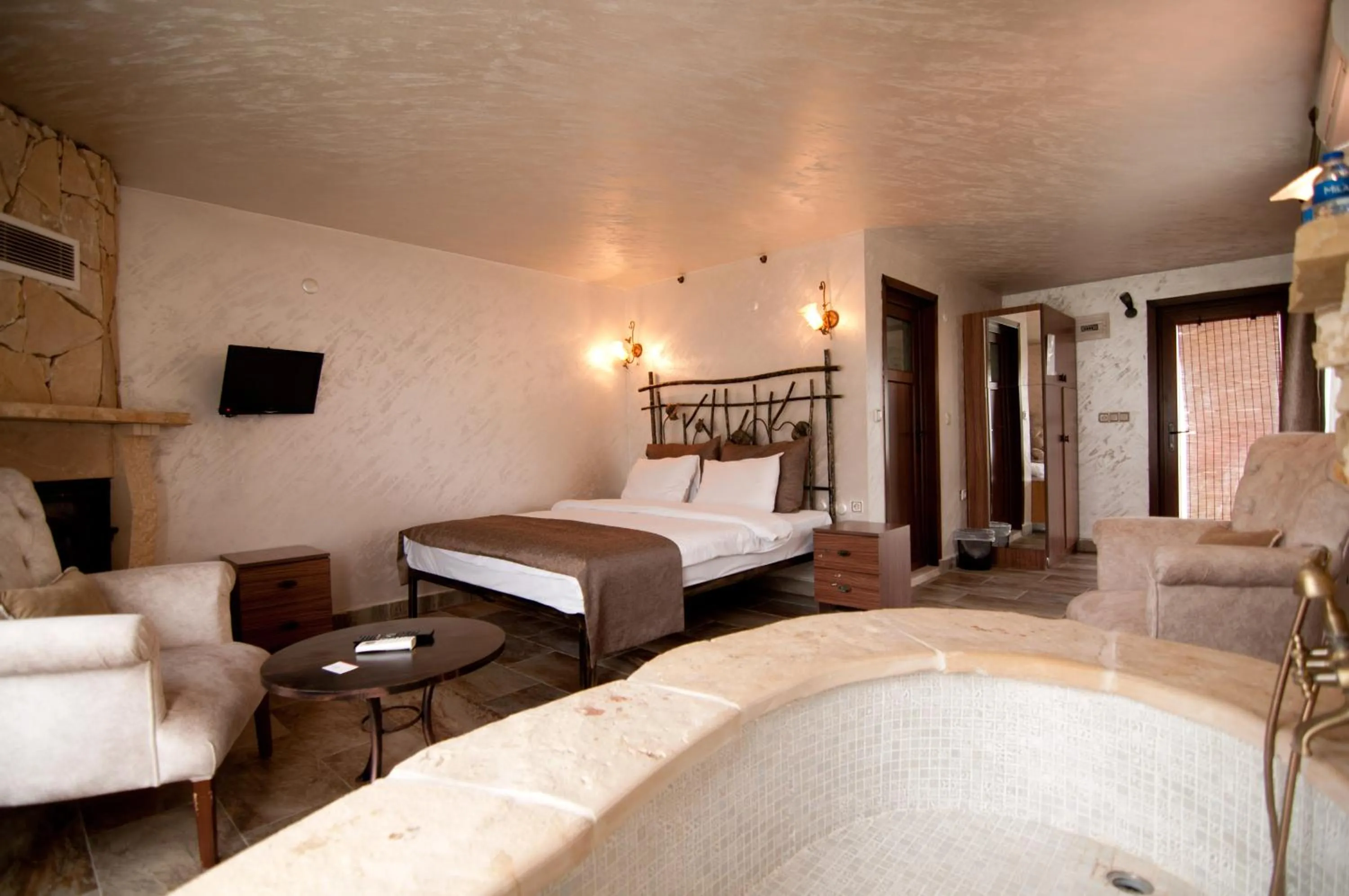 Photo of the whole room in Agva Gizemli Nehir Hotel