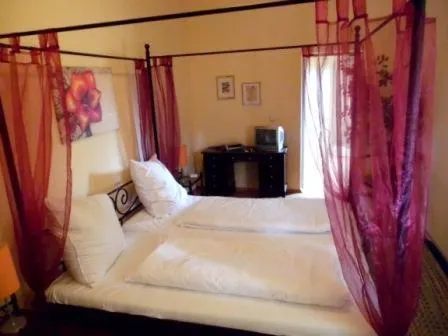 Bed in HAHNE'S Hotel and Boarding