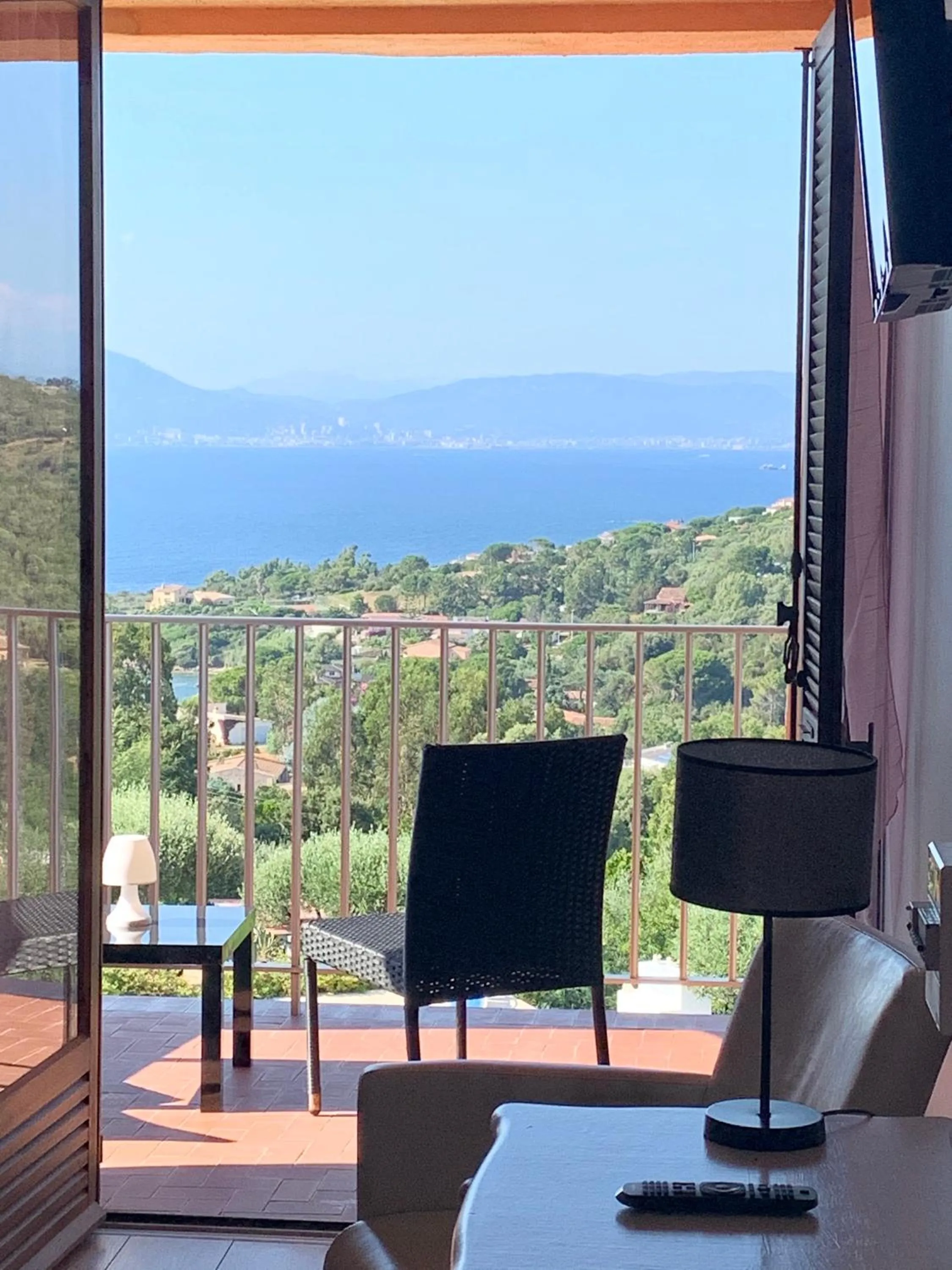 Photo of the whole room in Hotel Celine