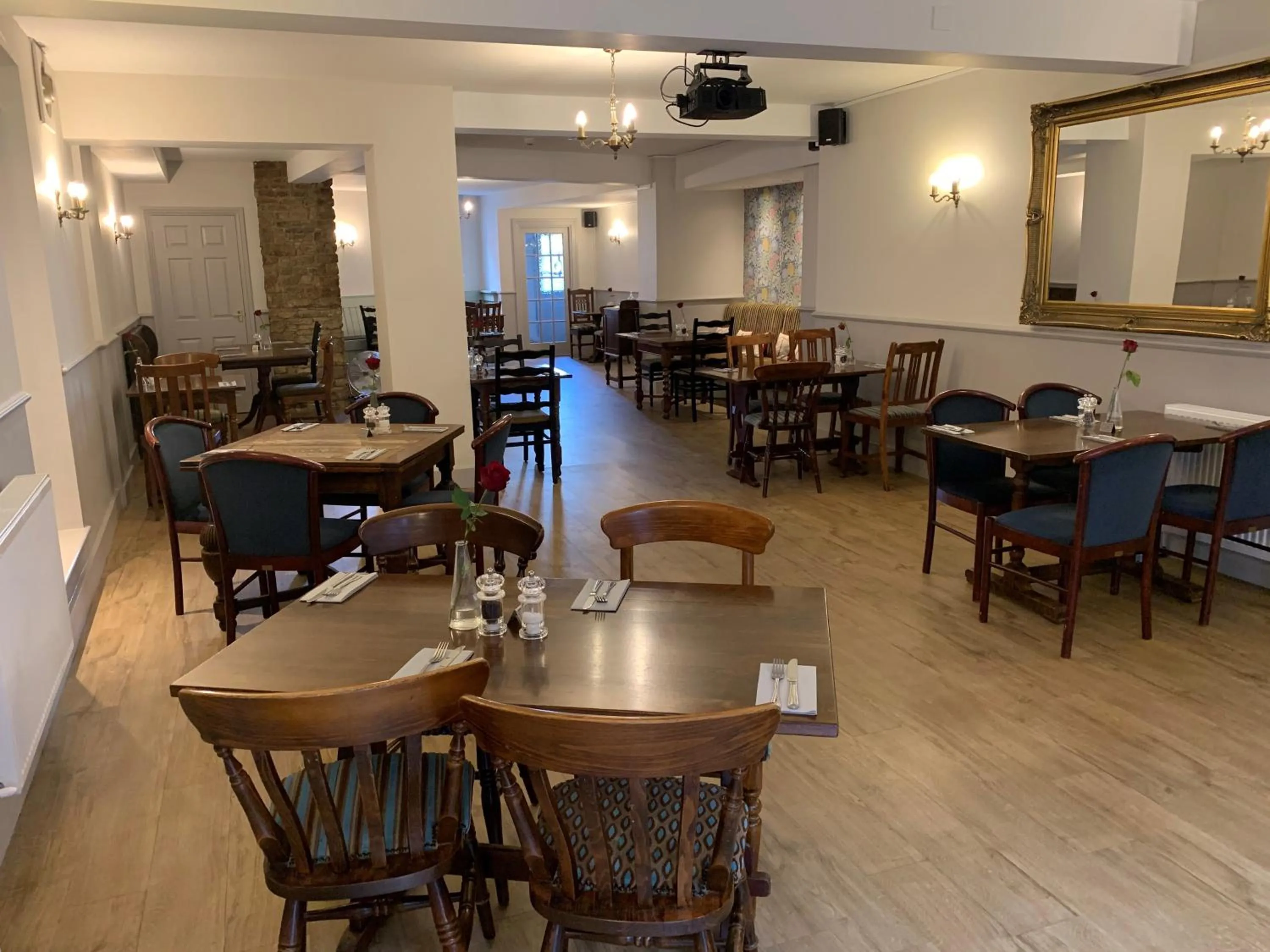 Restaurant/places to eat in Castle Hotel