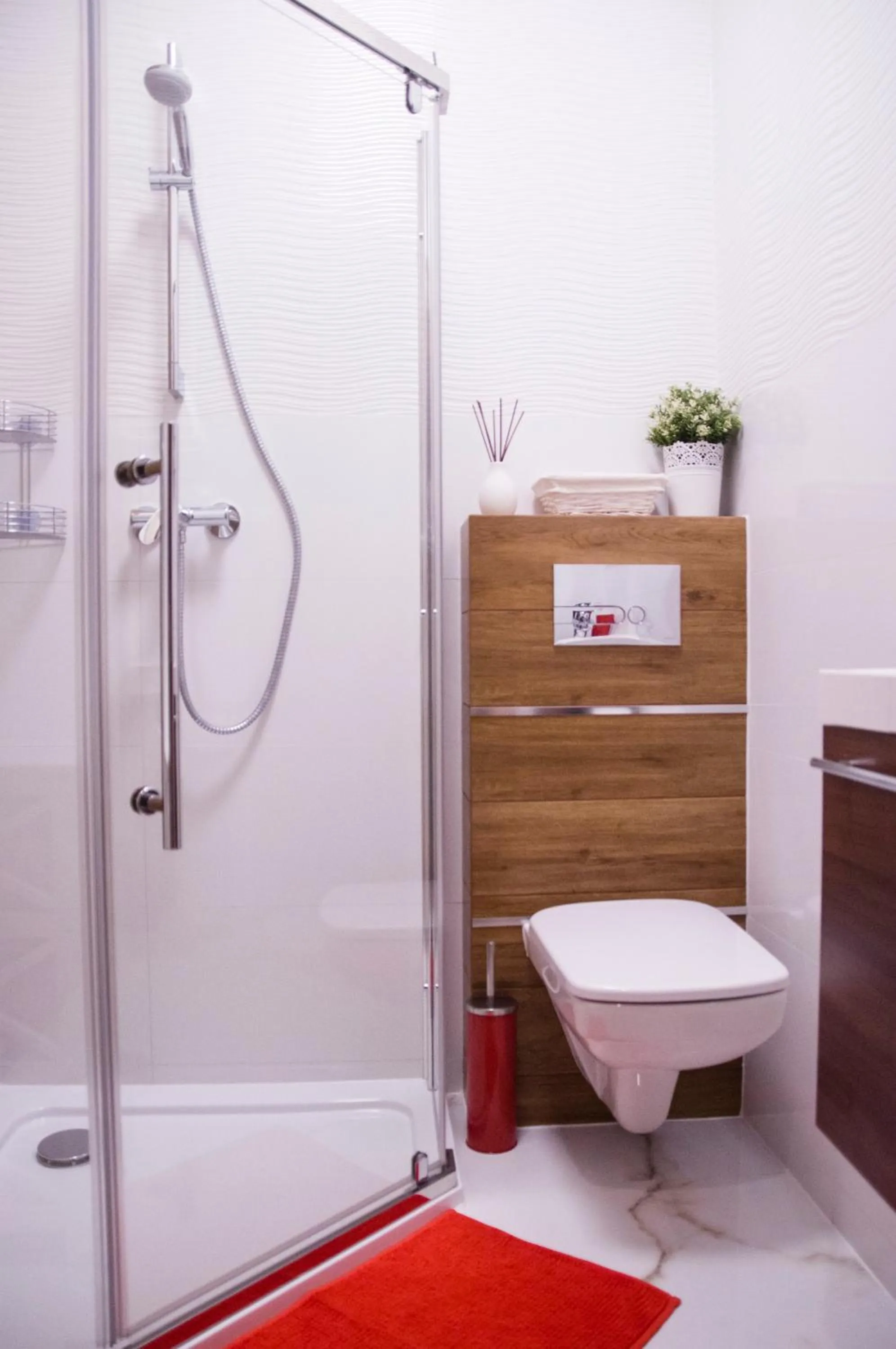 Bathroom in Jacuzzi Apartment Red