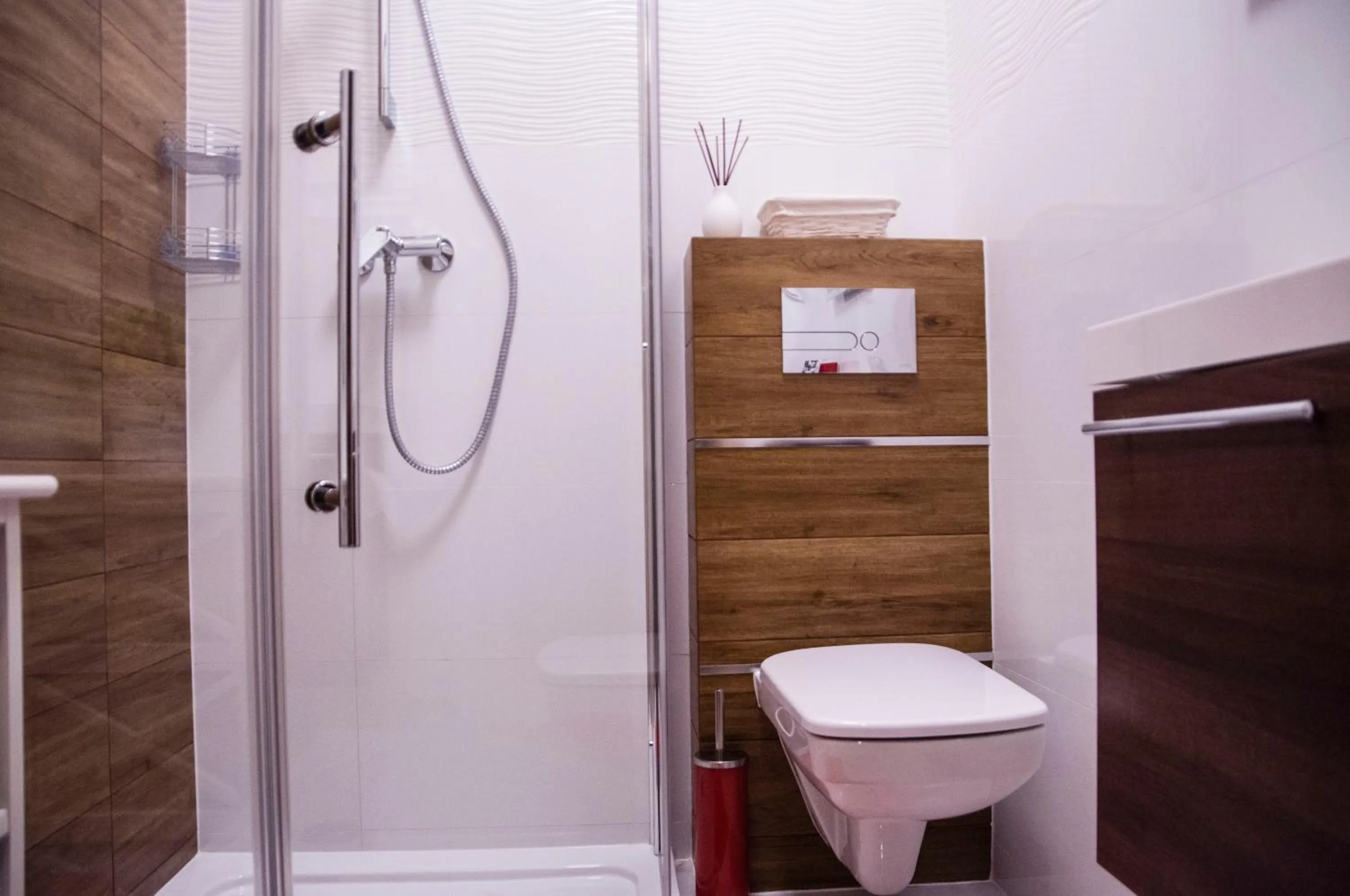 Shower in Jacuzzi Apartment Red