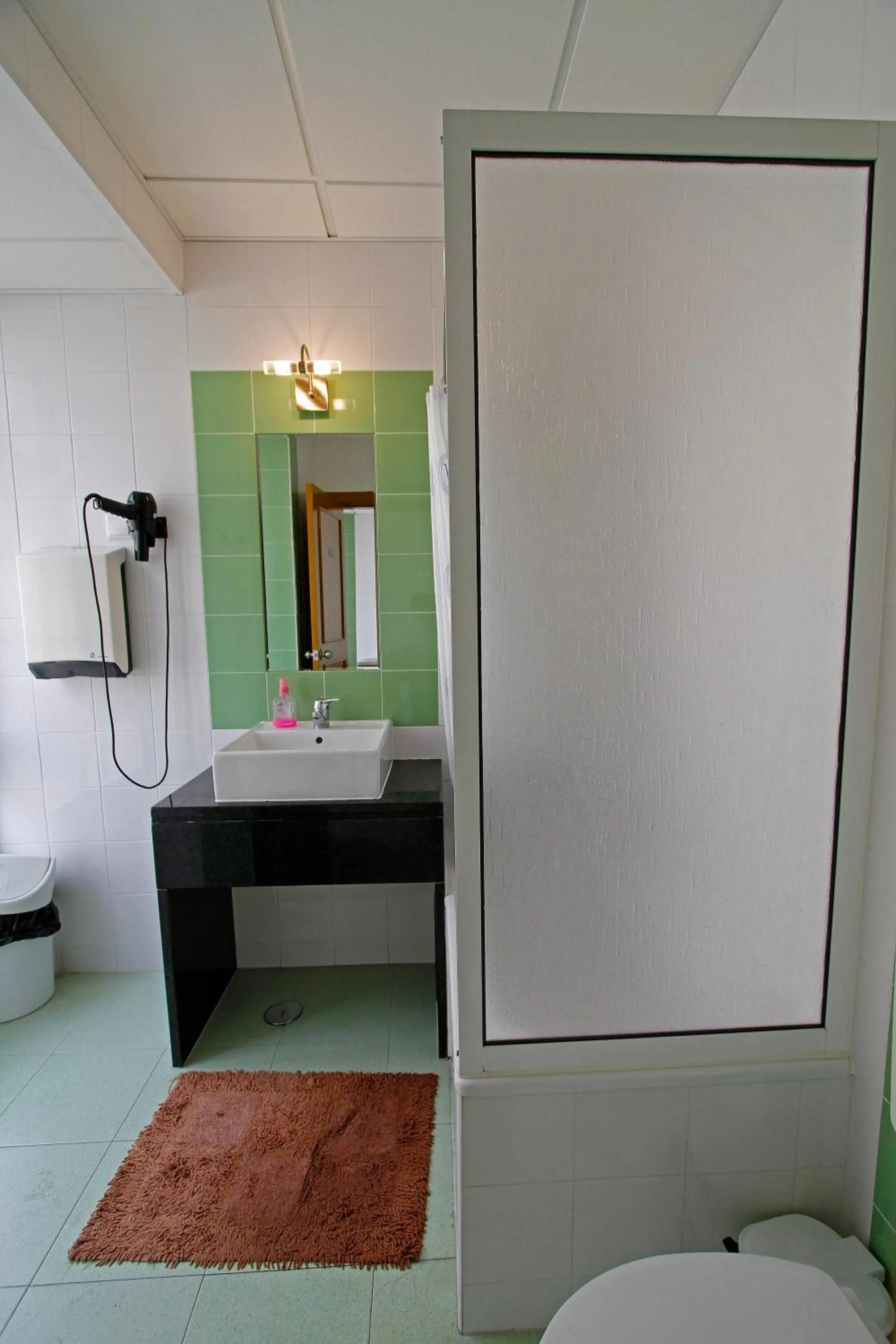 Bathroom, Bed in Pensao Praca Da Figueira