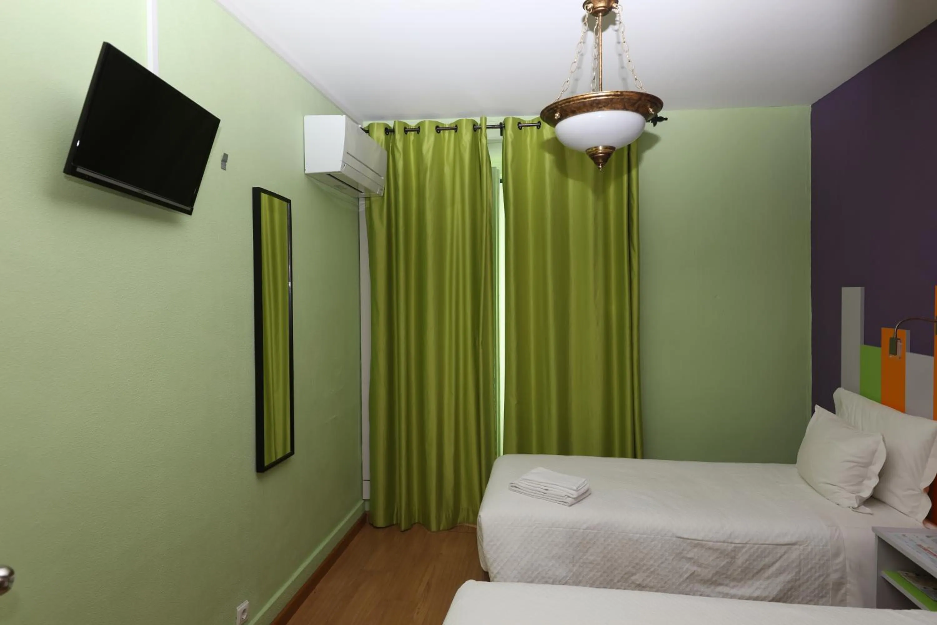 Bedroom, Bed in Pensao Praca Da Figueira