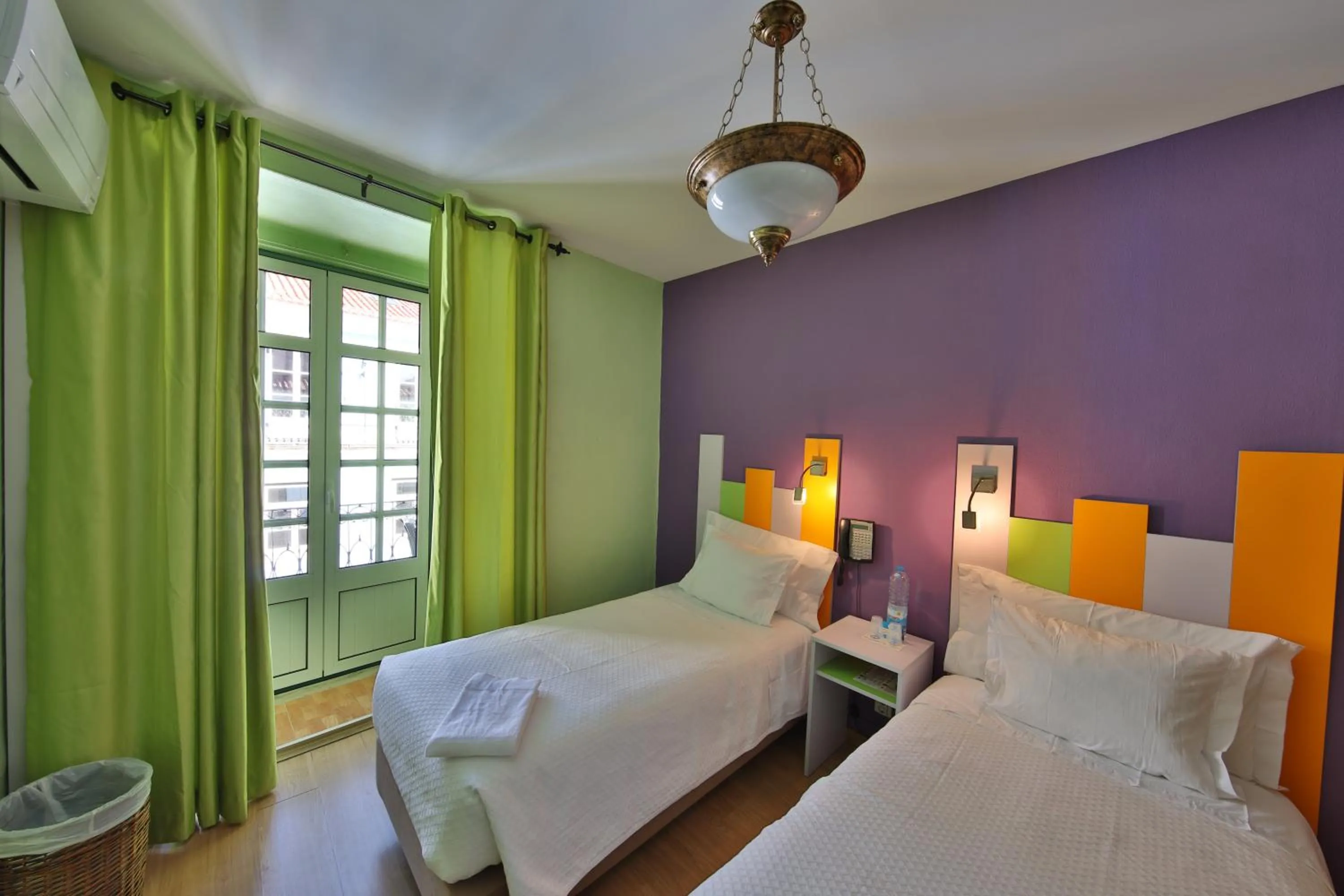 Bedroom, Bed in Pensao Praca Da Figueira