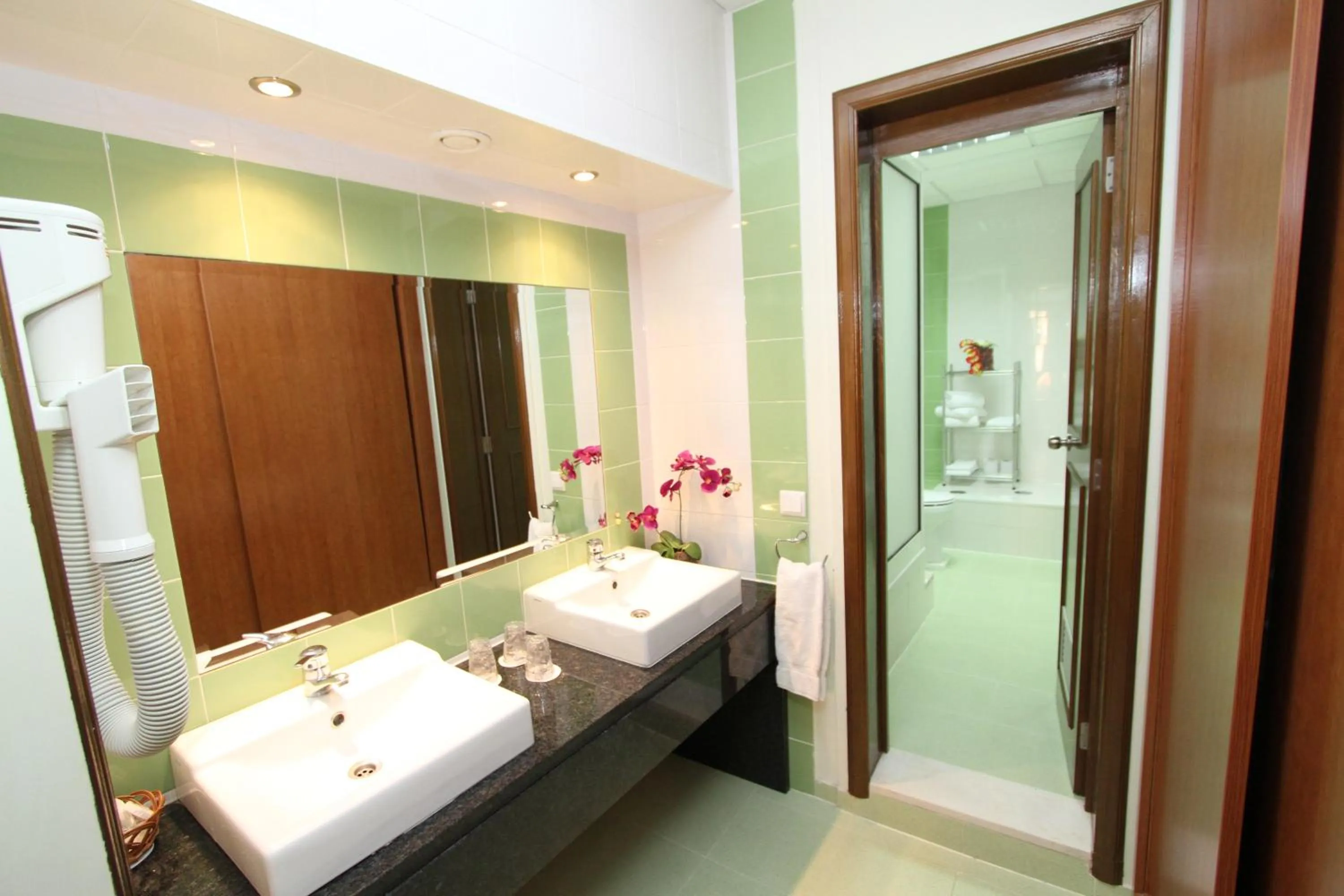 Bathroom, Bed in Pensao Praca Da Figueira