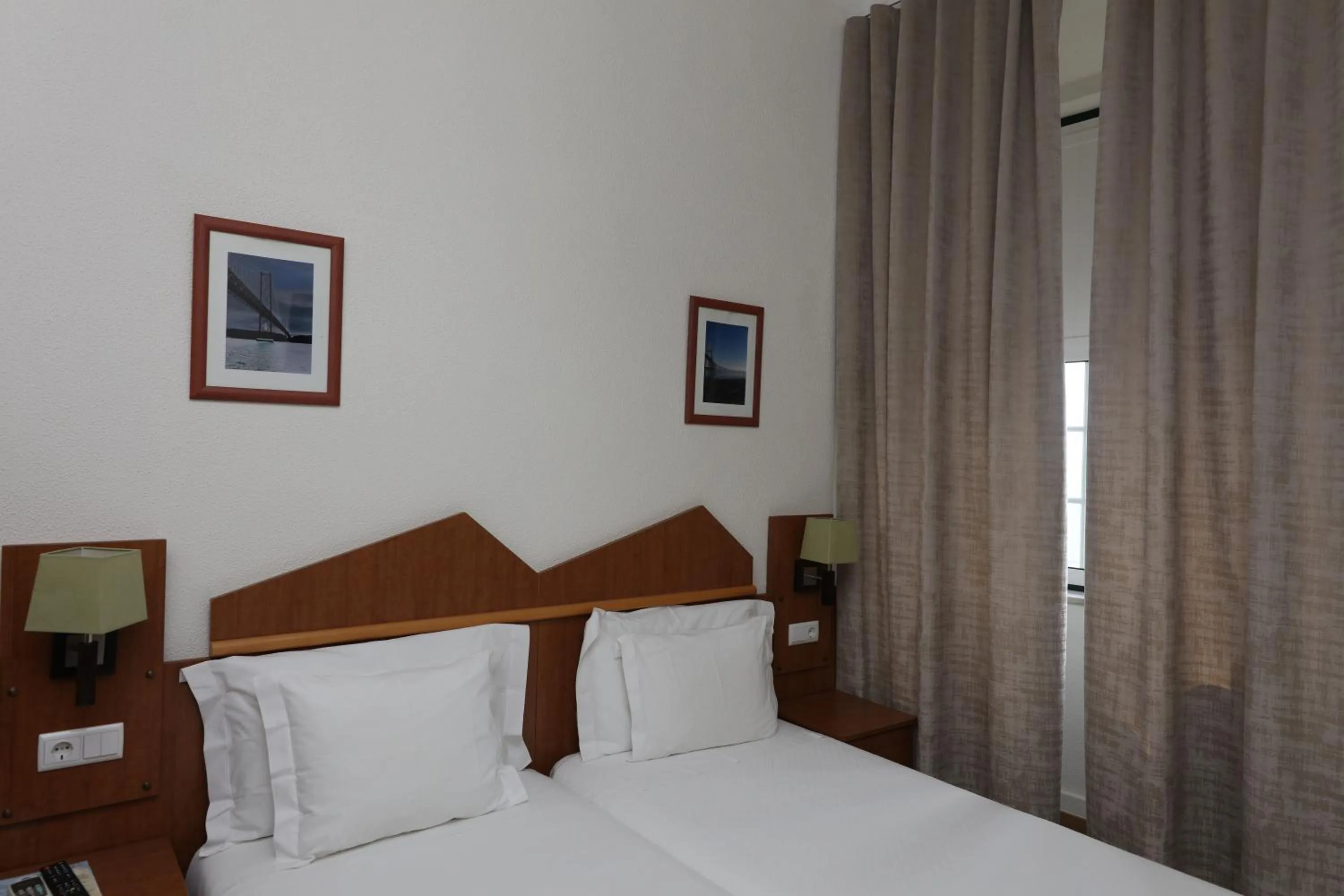 Bedroom, Bed in Pensao Praca Da Figueira