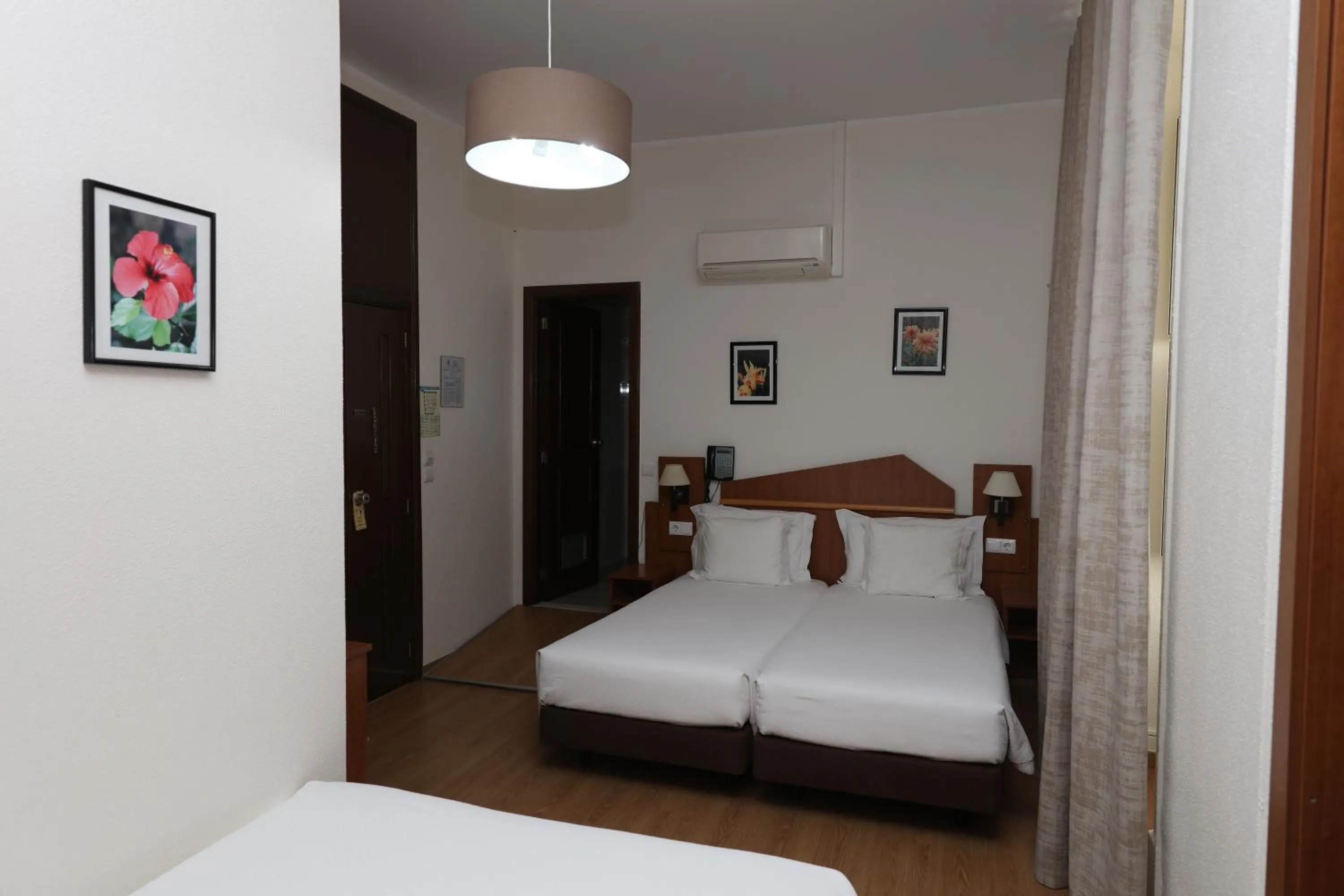 Bedroom, Bed in Pensao Praca Da Figueira