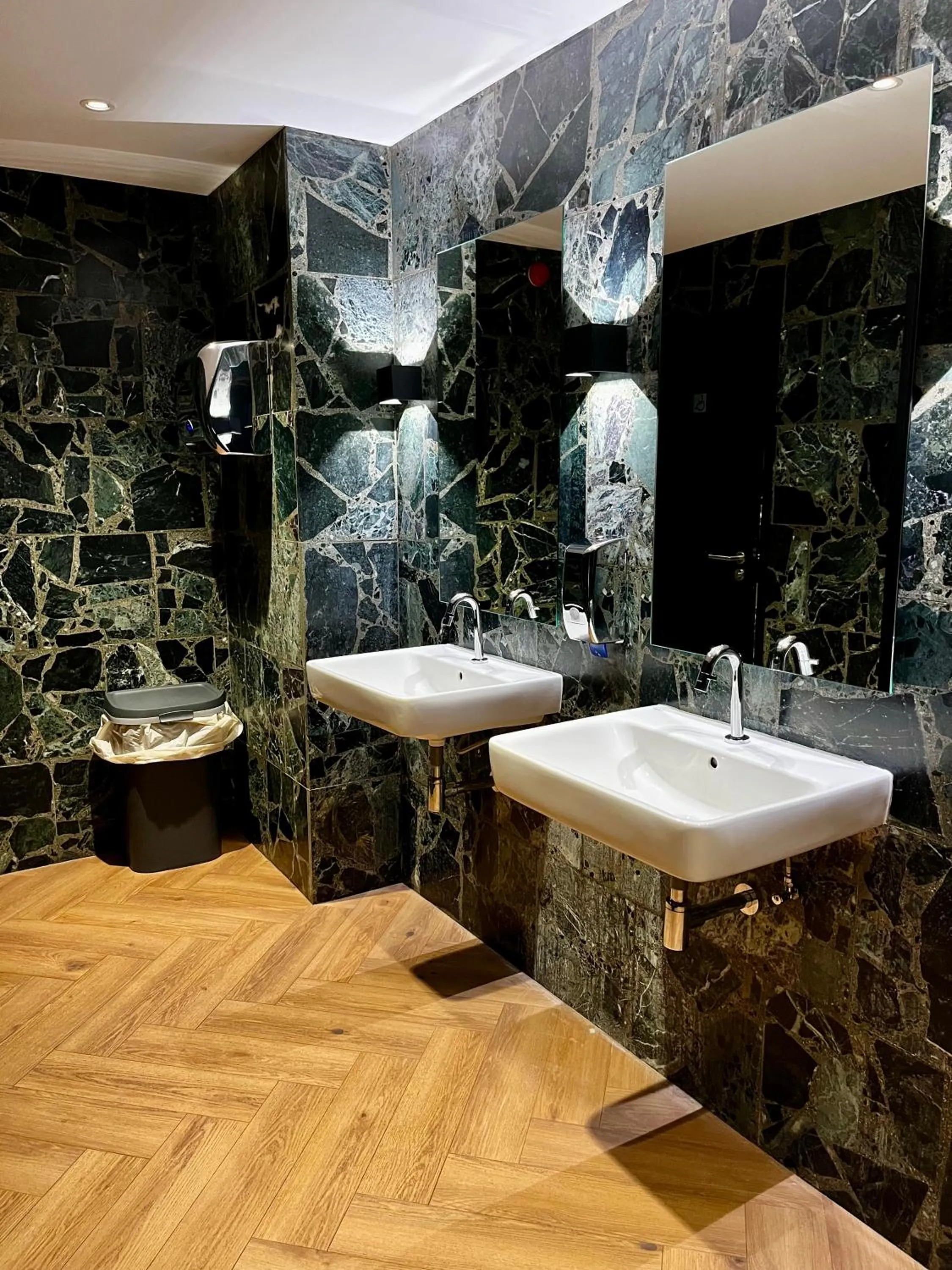 Toilet in Hotel De Roode Leeuw Terborg